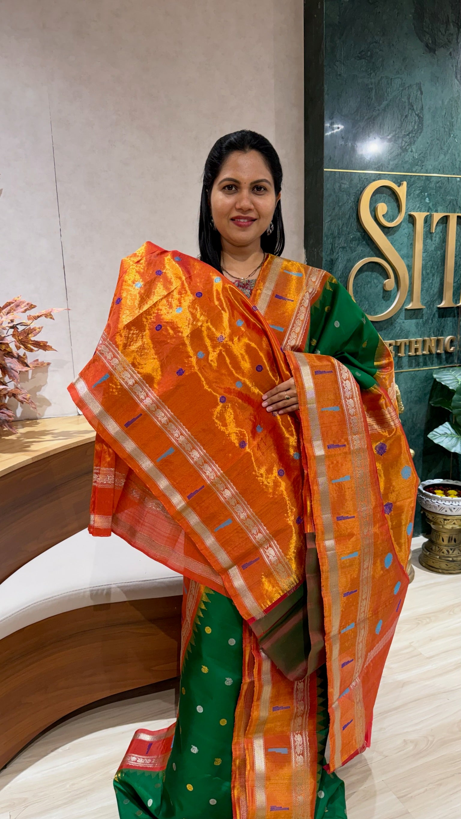 Handloom  Gadwal tissue muniya border