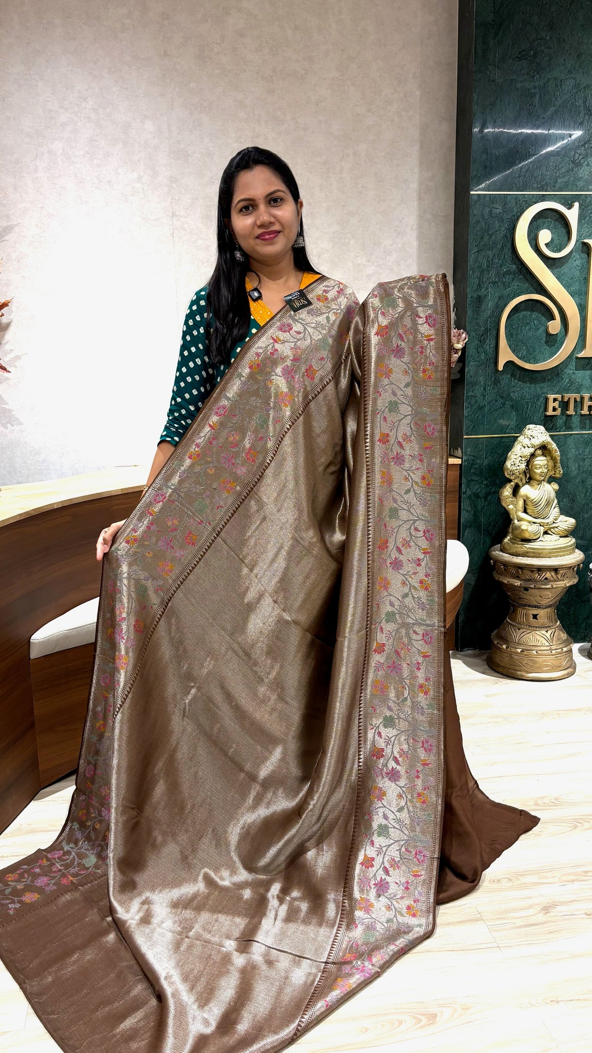 Tissue banaras floral Paithani