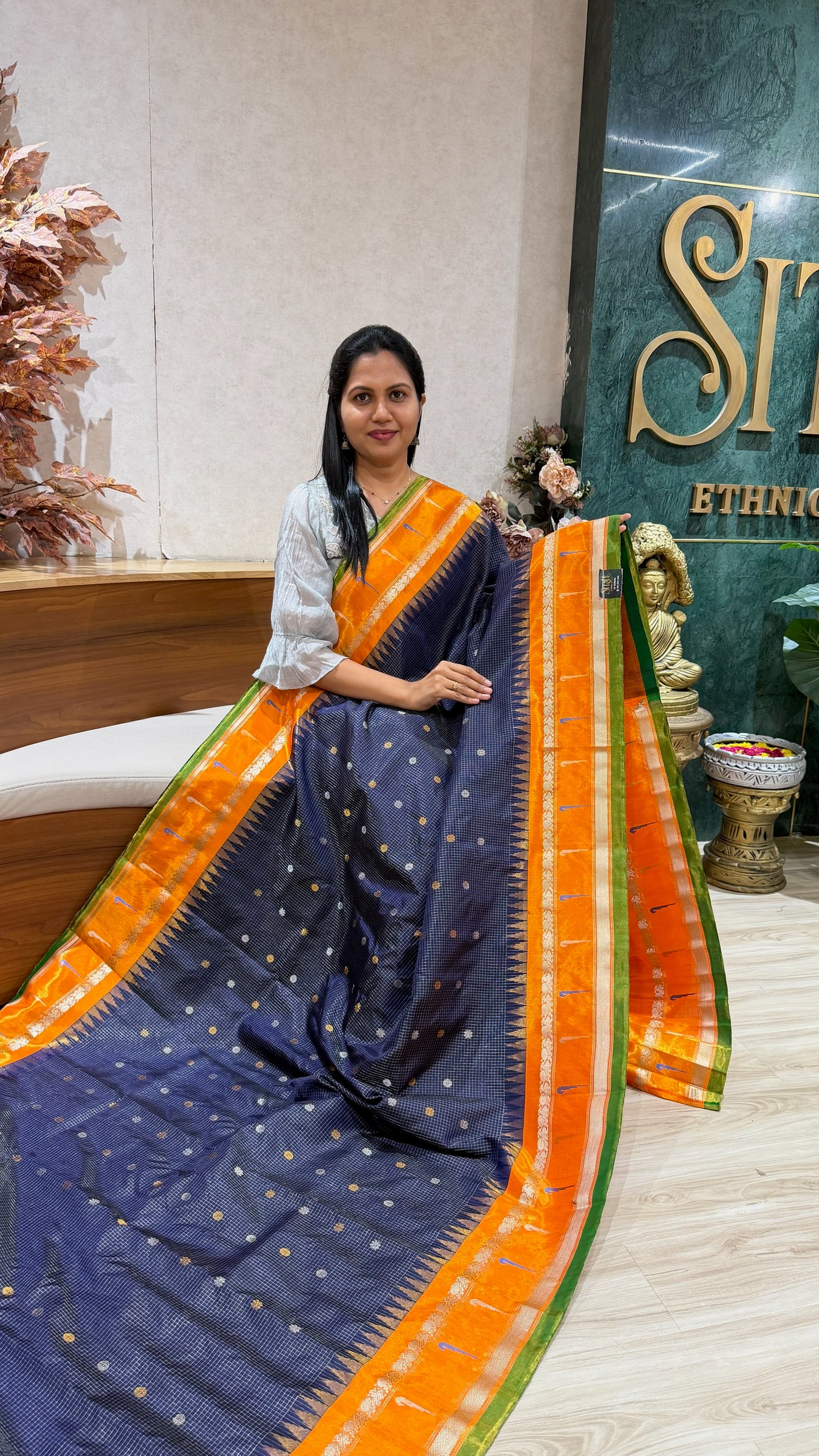 Handloom  Gadwal tissue muniya border