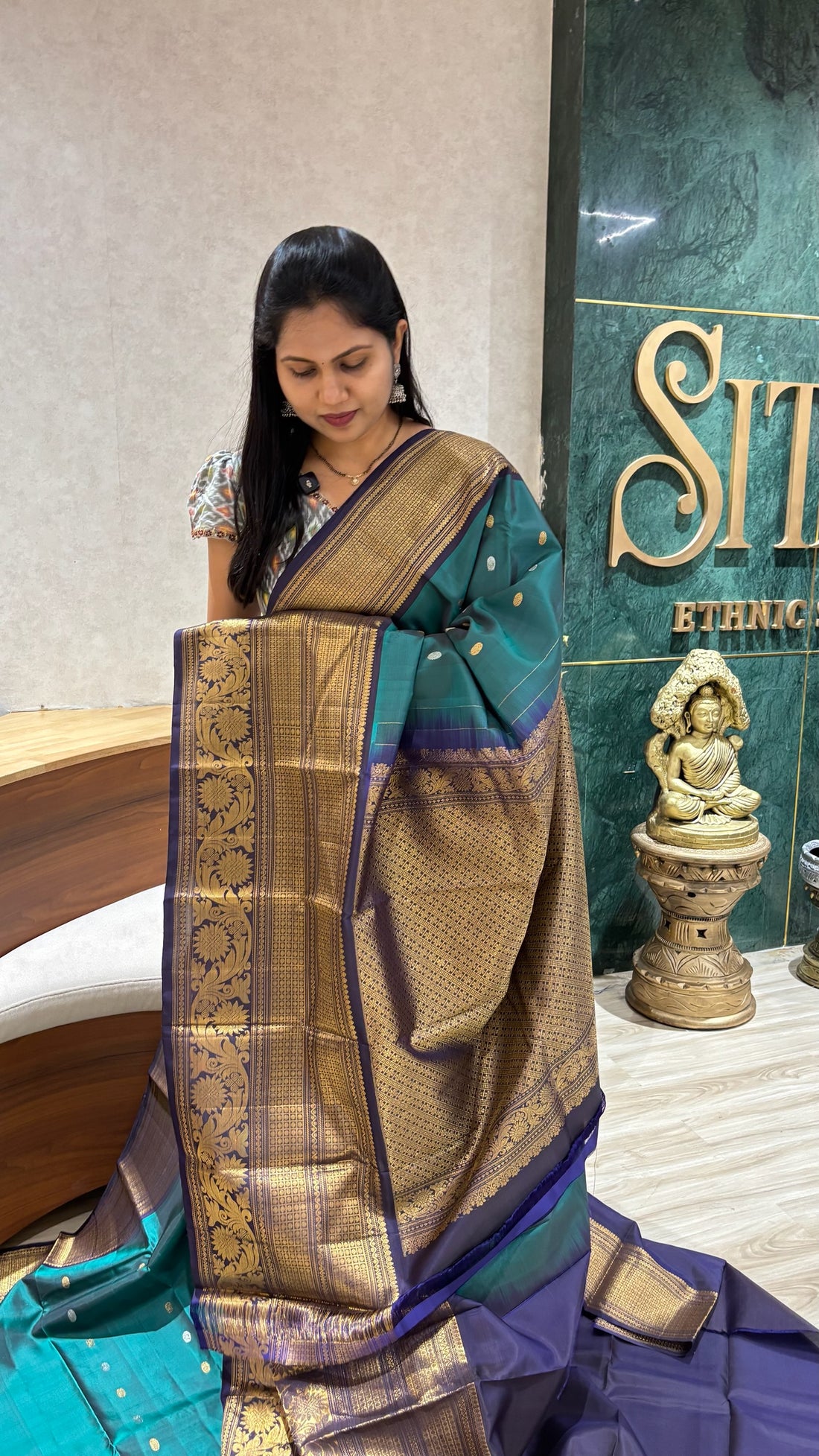 Handloom gadwal with kanchi border