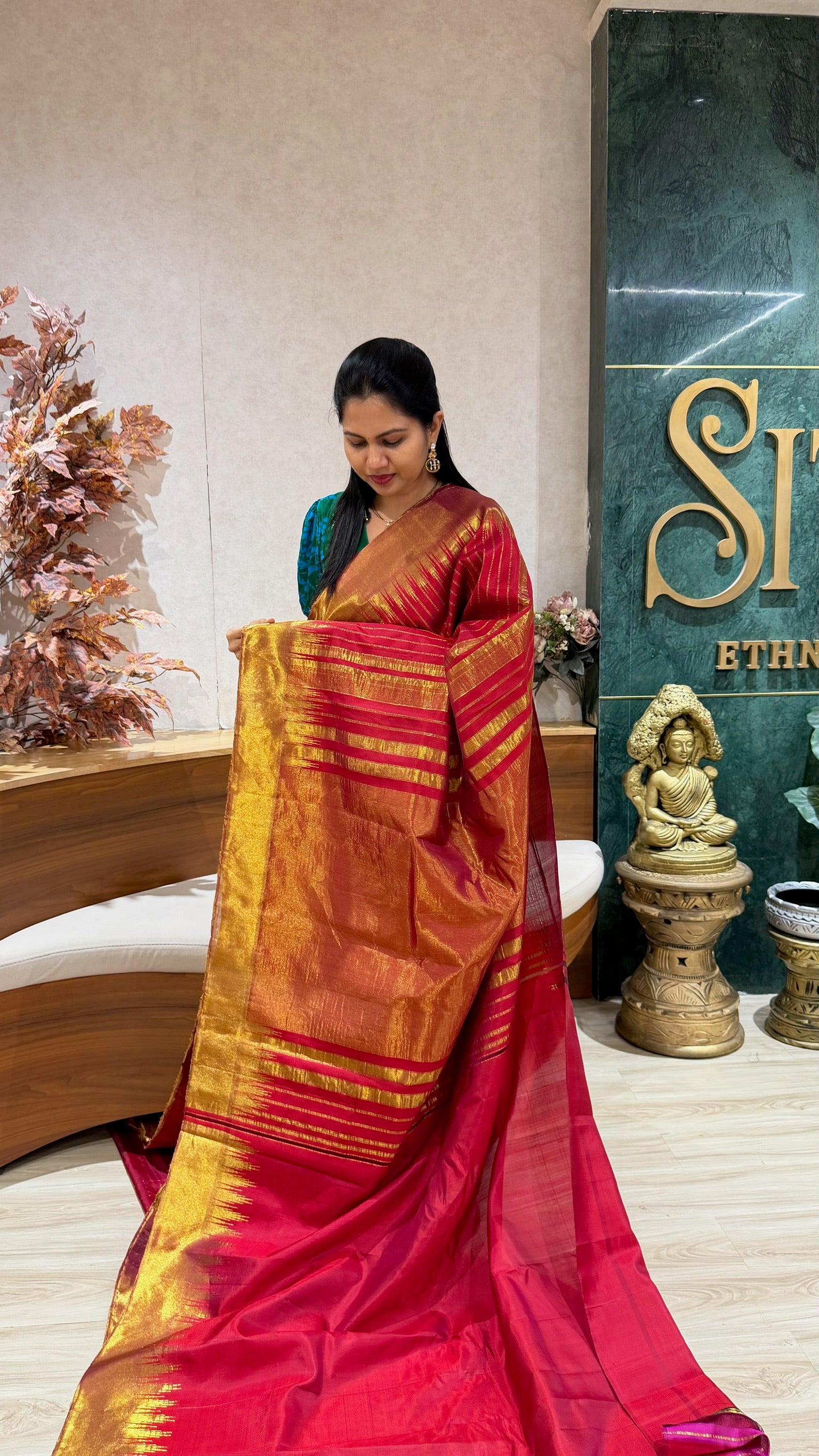 Handloom gadwal tissue border