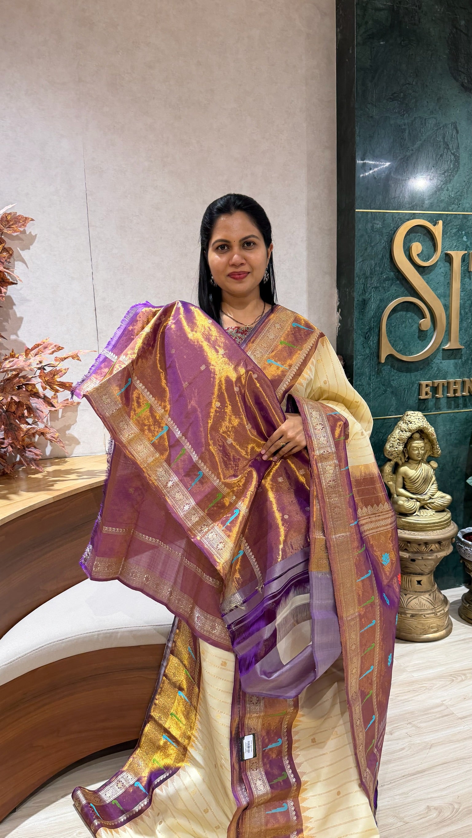 Handloom  Gadwal tissue muniya border