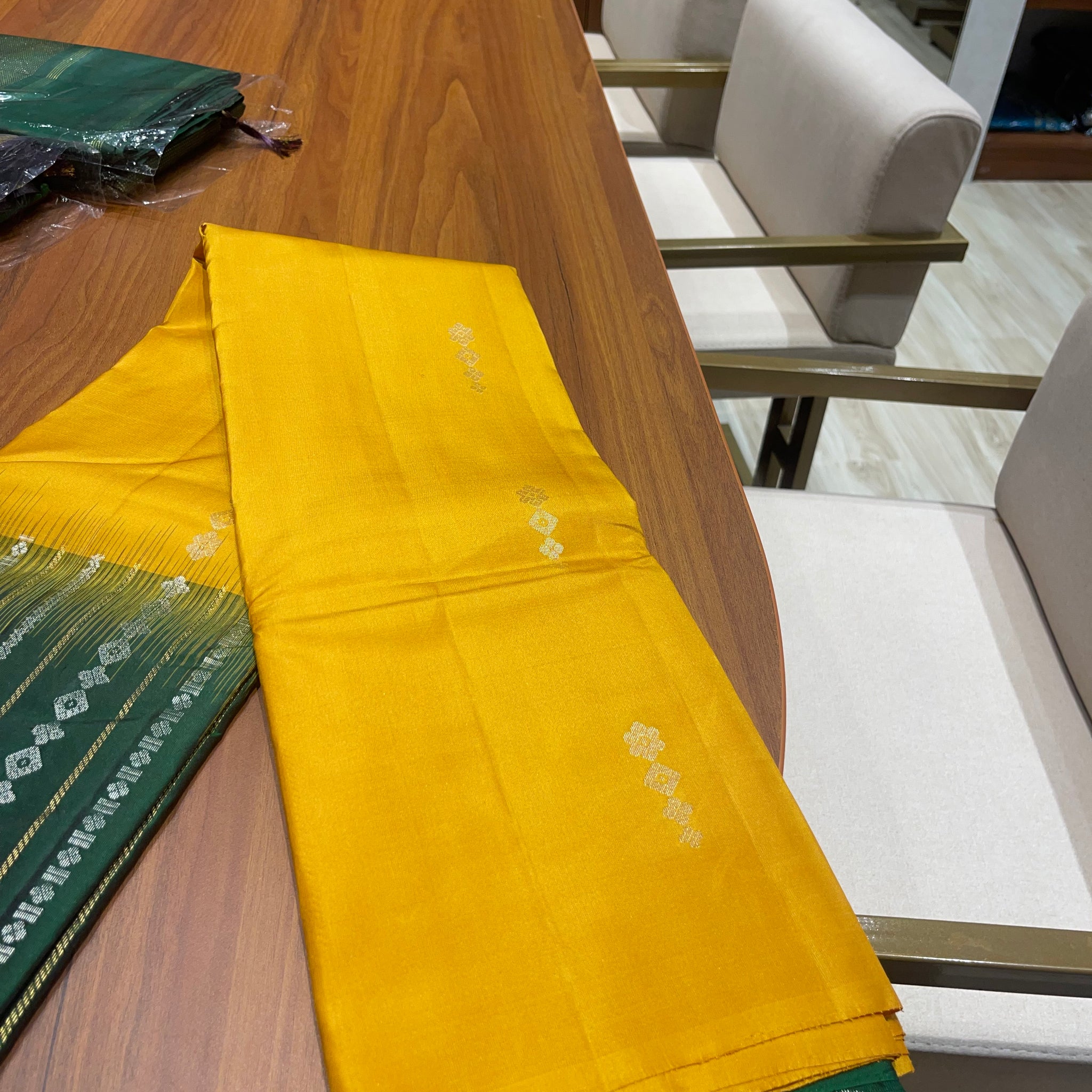 Light weight kanchi pattu