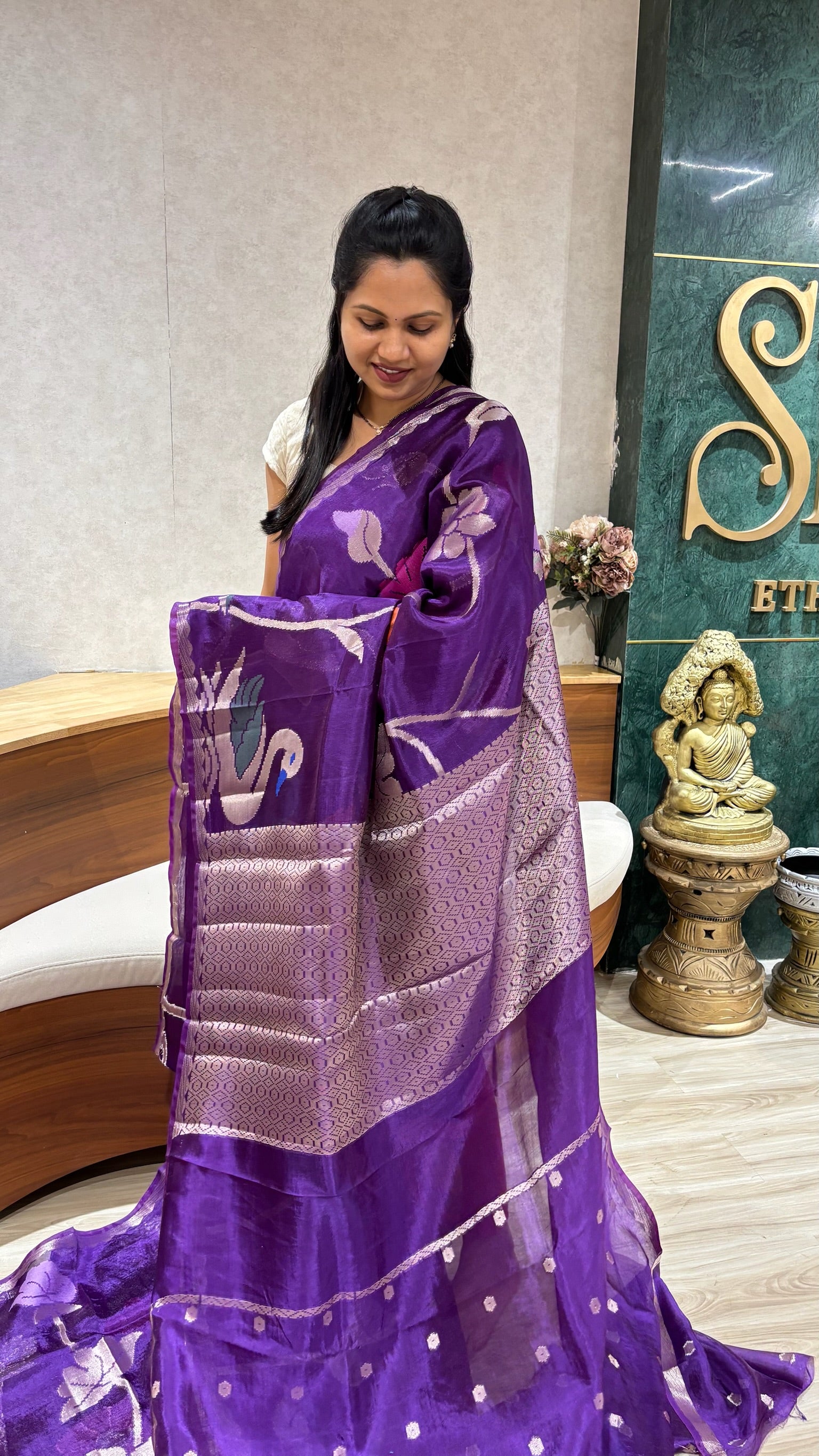 Paper silk swan all over purple