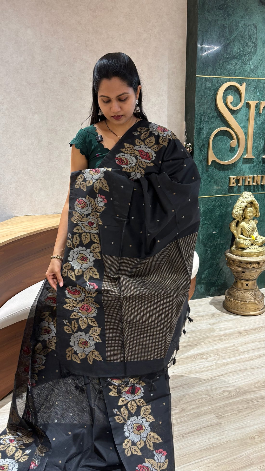 Madhuram linen black