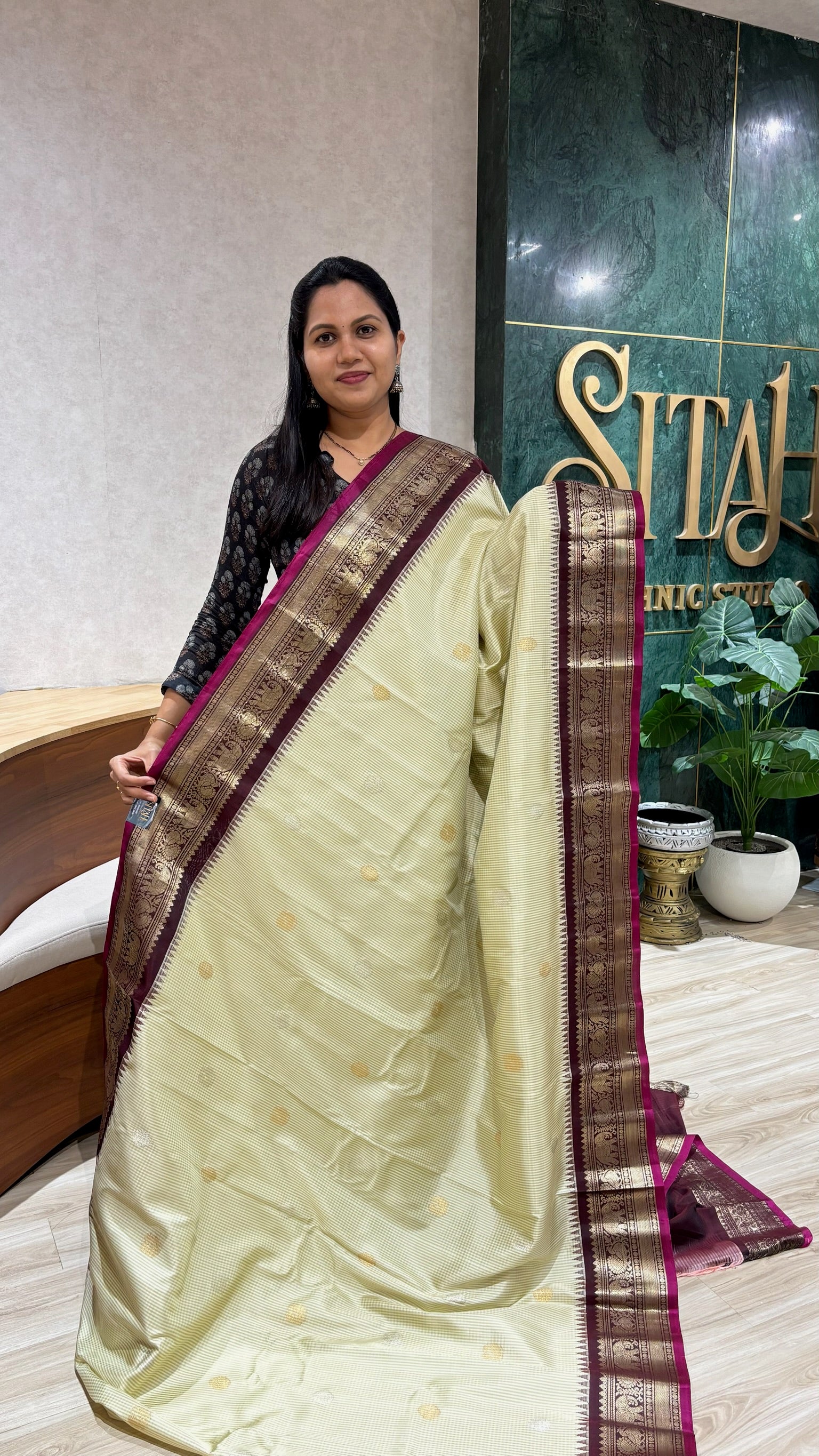 Premium Gadwal pattu