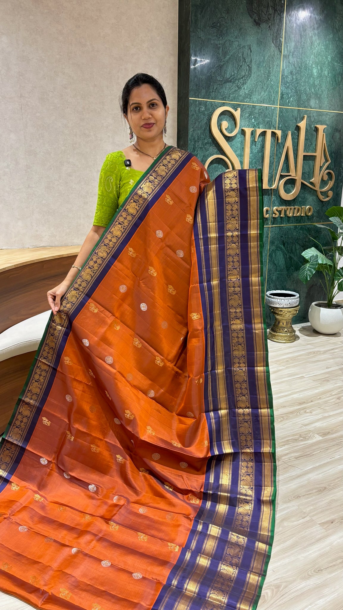 Handloom gadwal with kanchi border