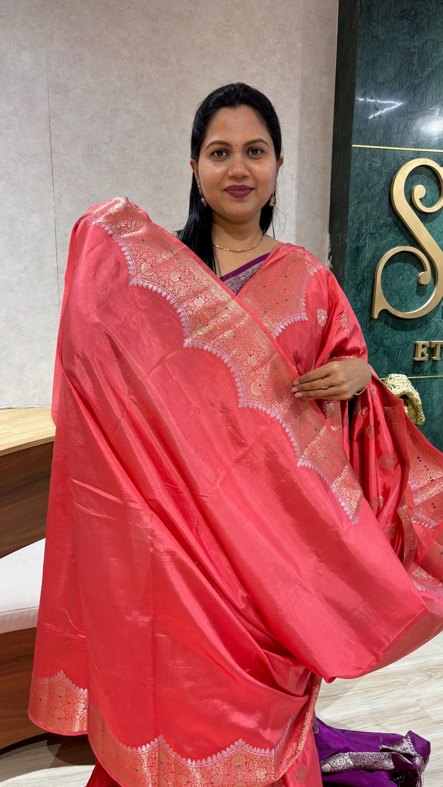 Banaras scallop dark peach