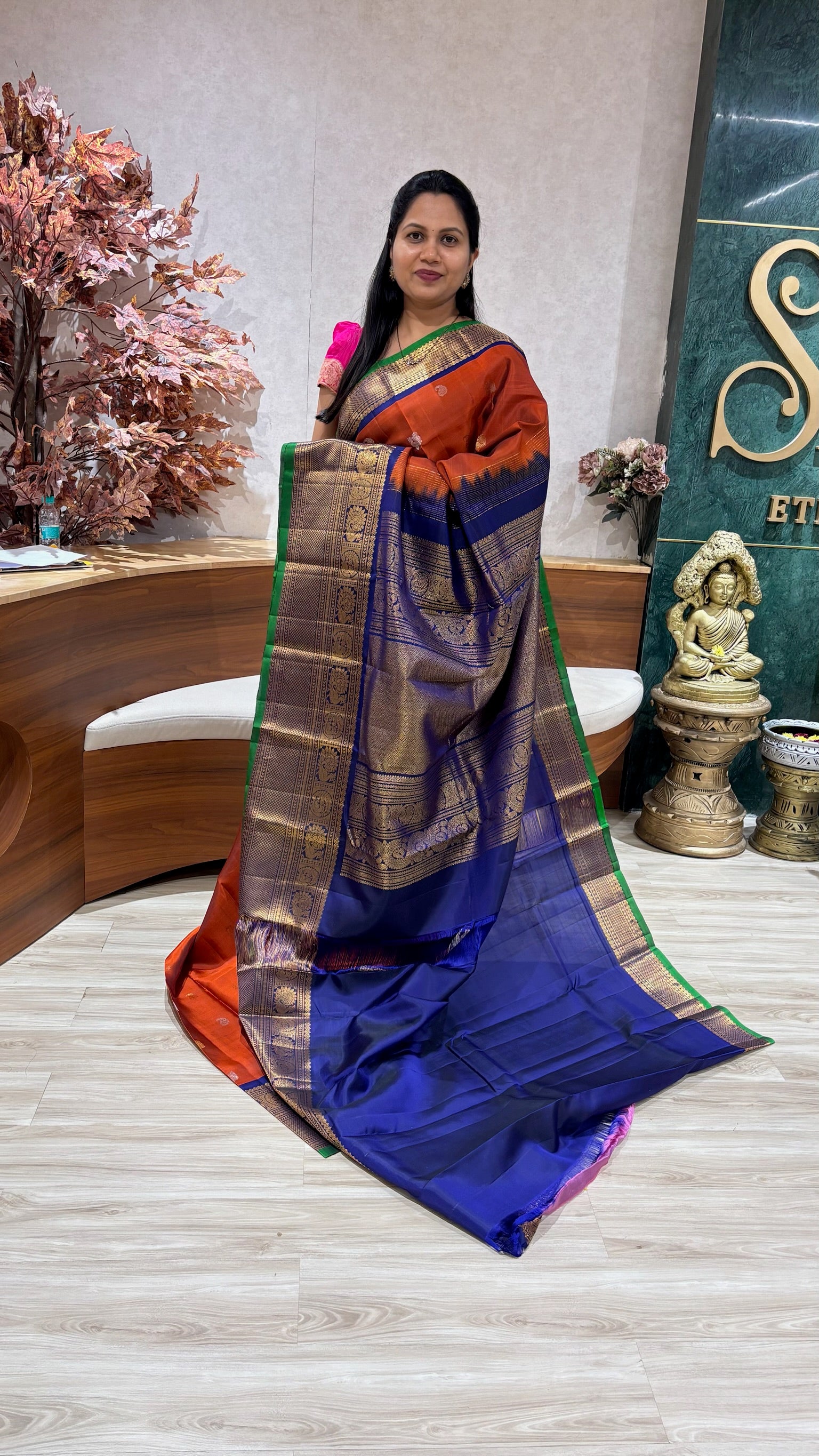 Handloom gadwal with kanchi borders