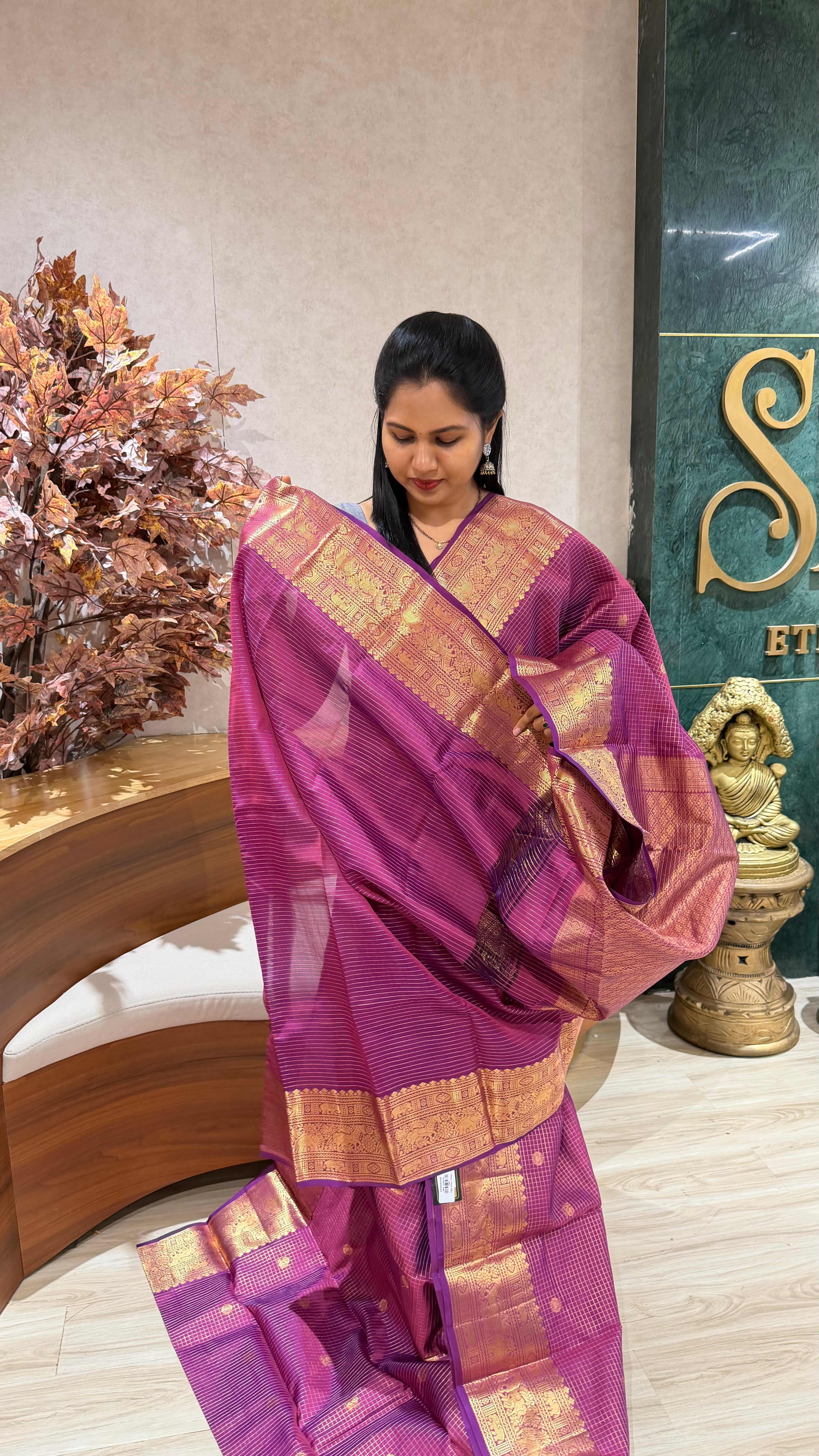 Vintage light weight pattu