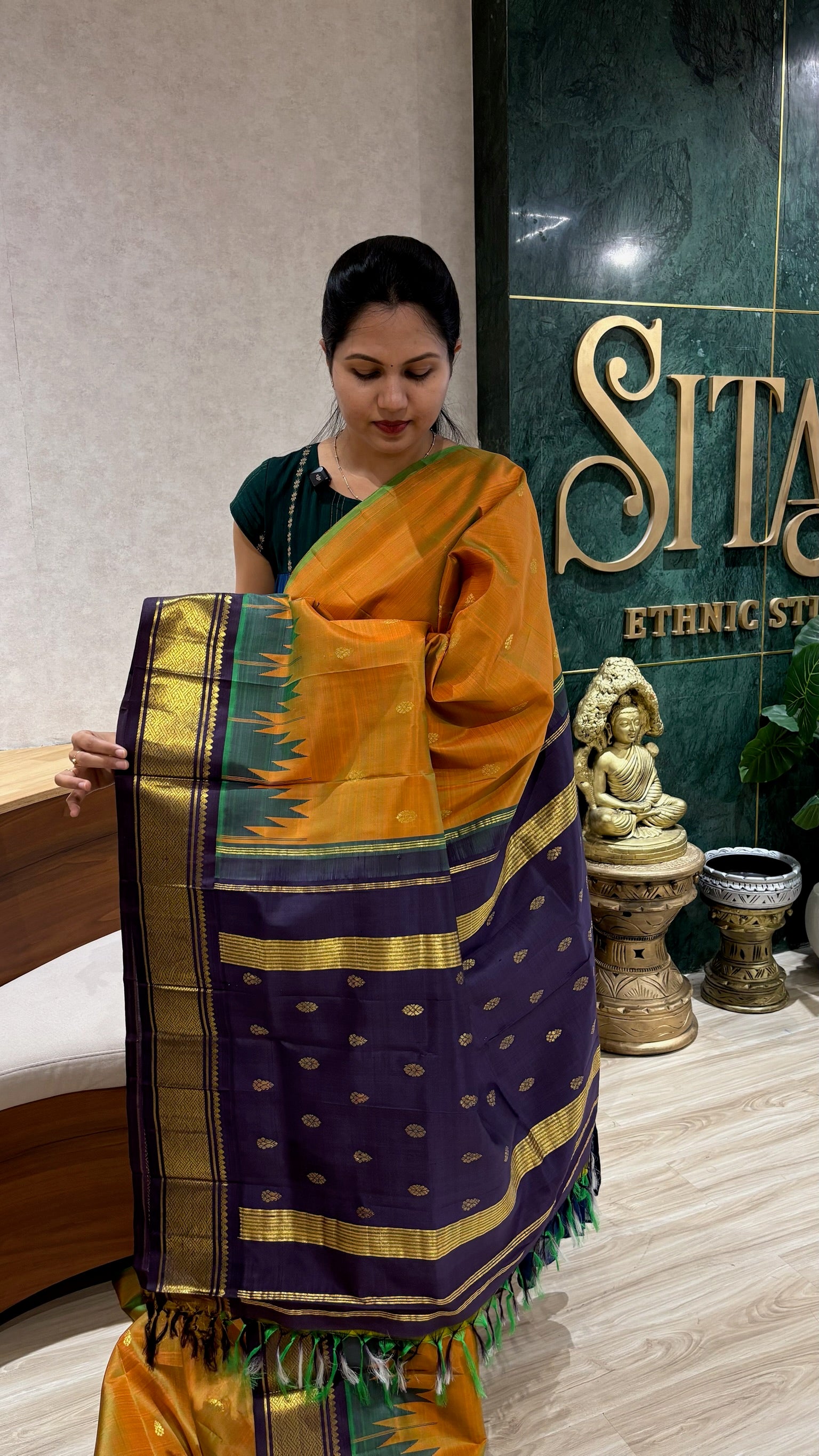 Tribhuvanam pattu with no blouse