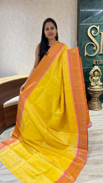 Handloom gadwal pattu light yellow