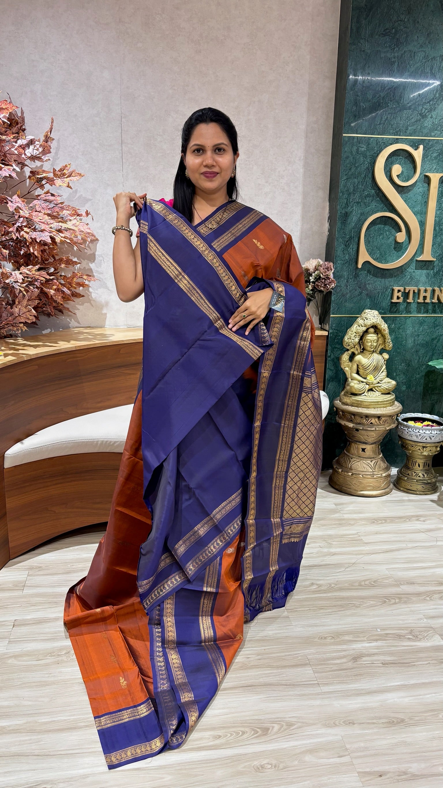 Handloom gadwal with kanchi border