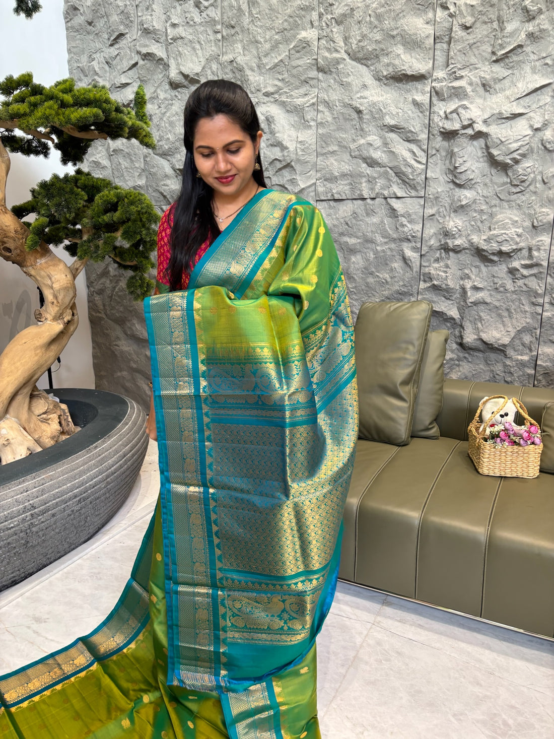 Handloom gadwal pattu green blue
