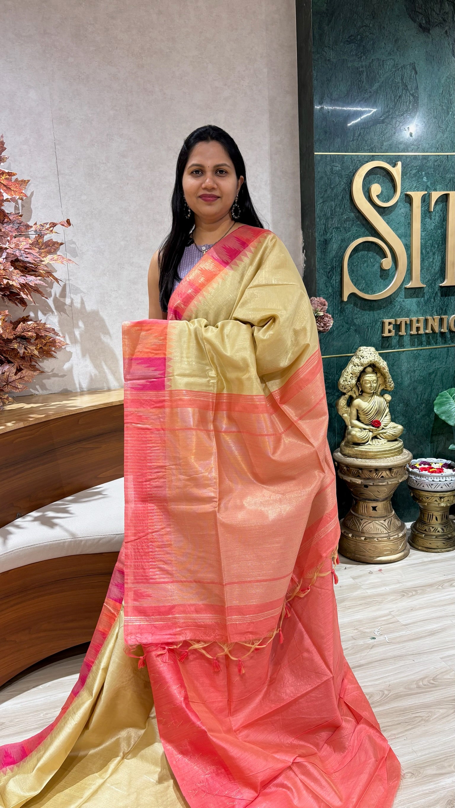 Fancy tussar temple border