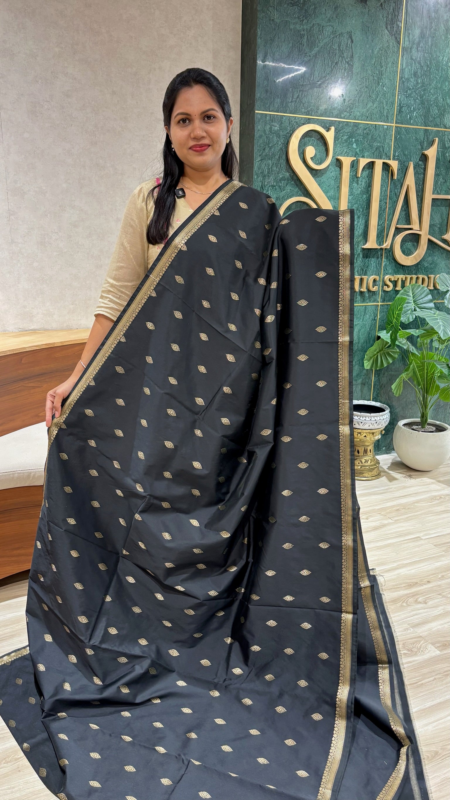 Fancy banaras small border black