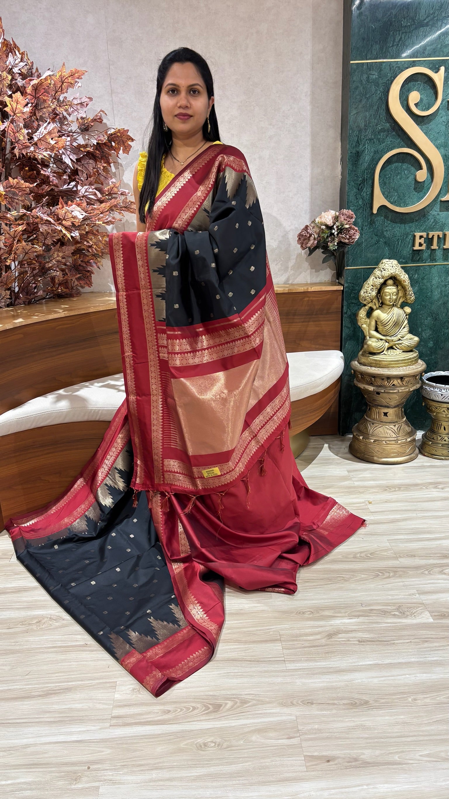 Fancy silk temple border