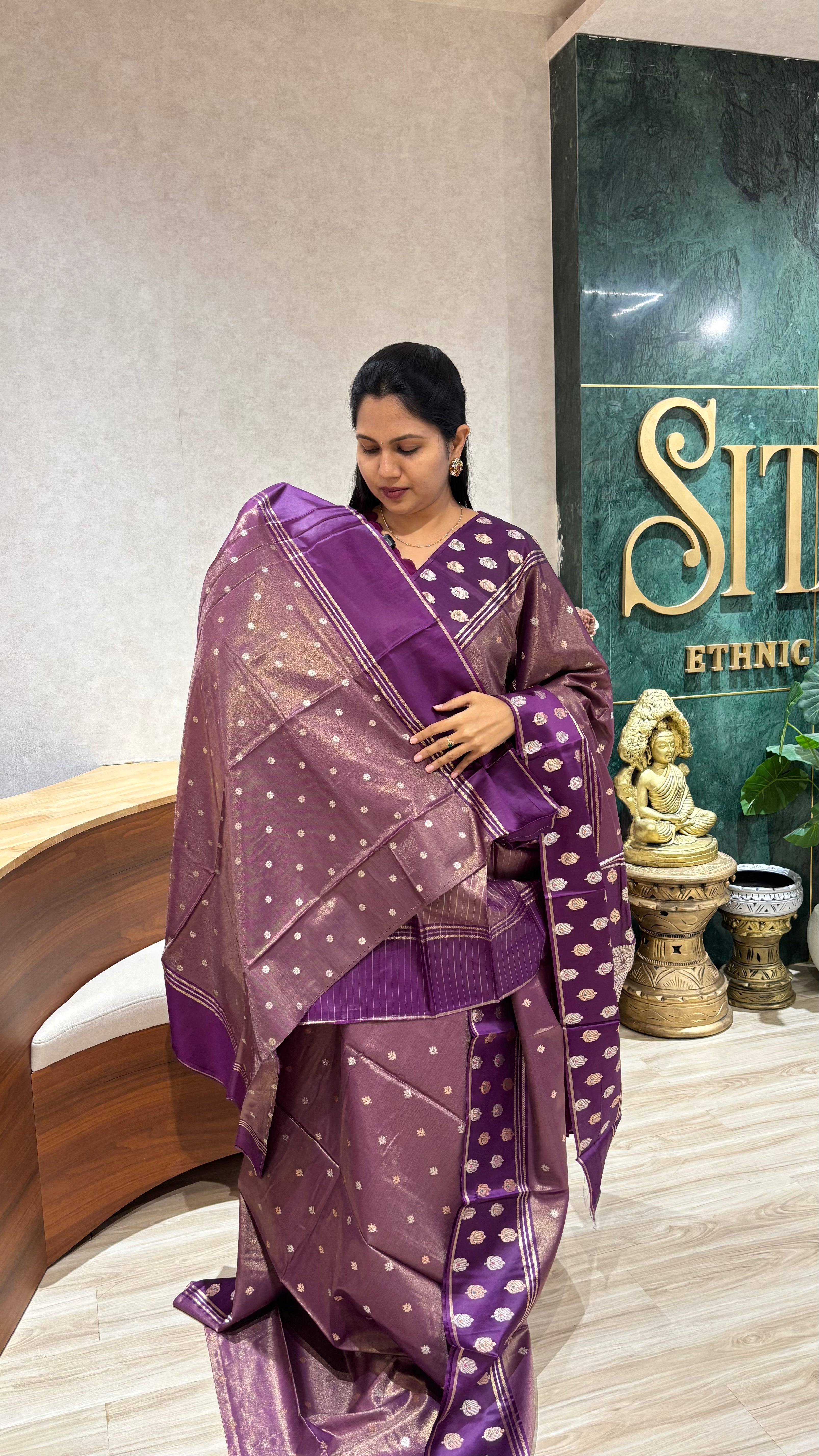 Tissue with mashru satin border purple