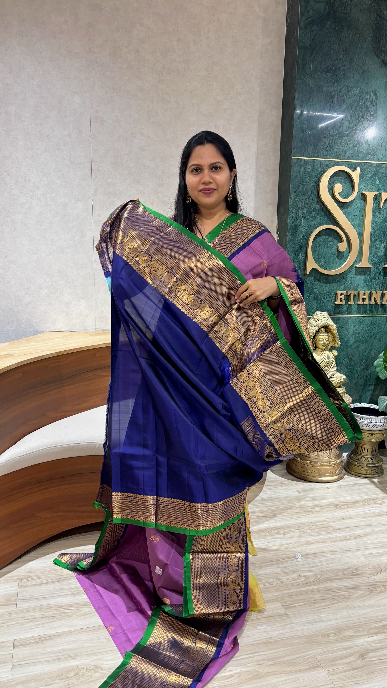 Handloom gadwal pattu with kanchi borders