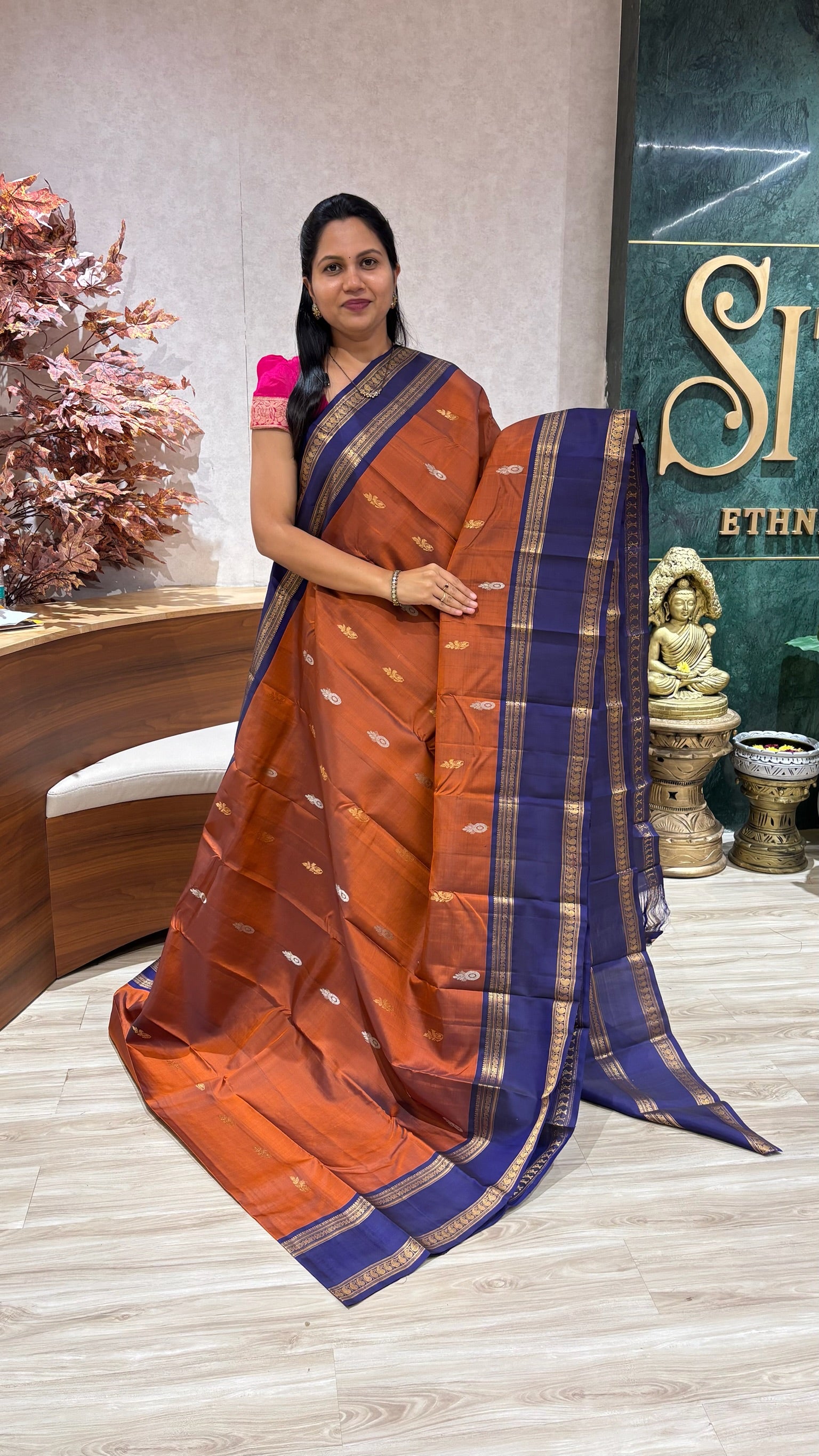Handloom gadwal with kanchi border