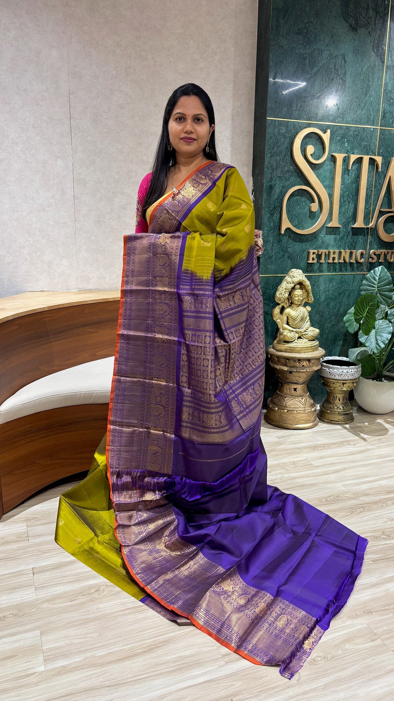 Handloom gadwal pattu with kanchi borders