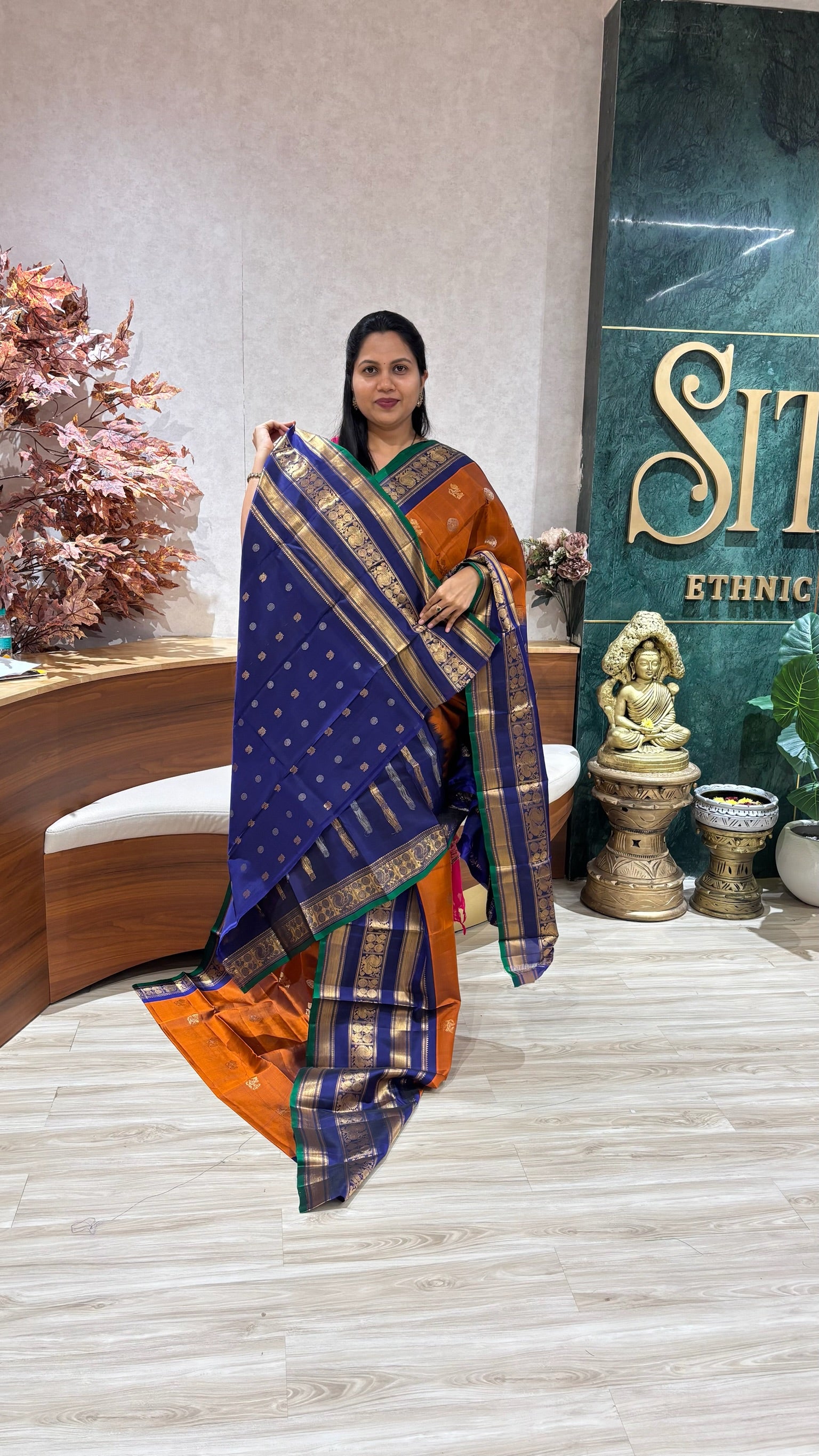 Handloom gadwal with kanchi borders