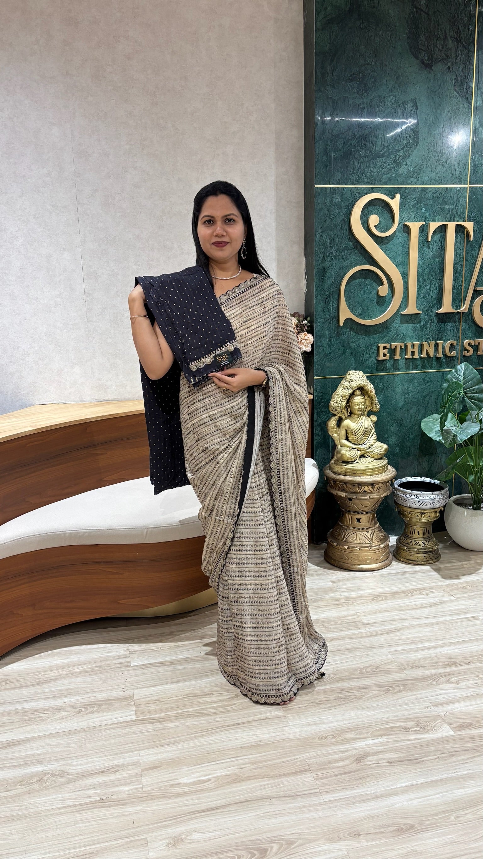 Sale - Pure chinnon with sabyasachi border