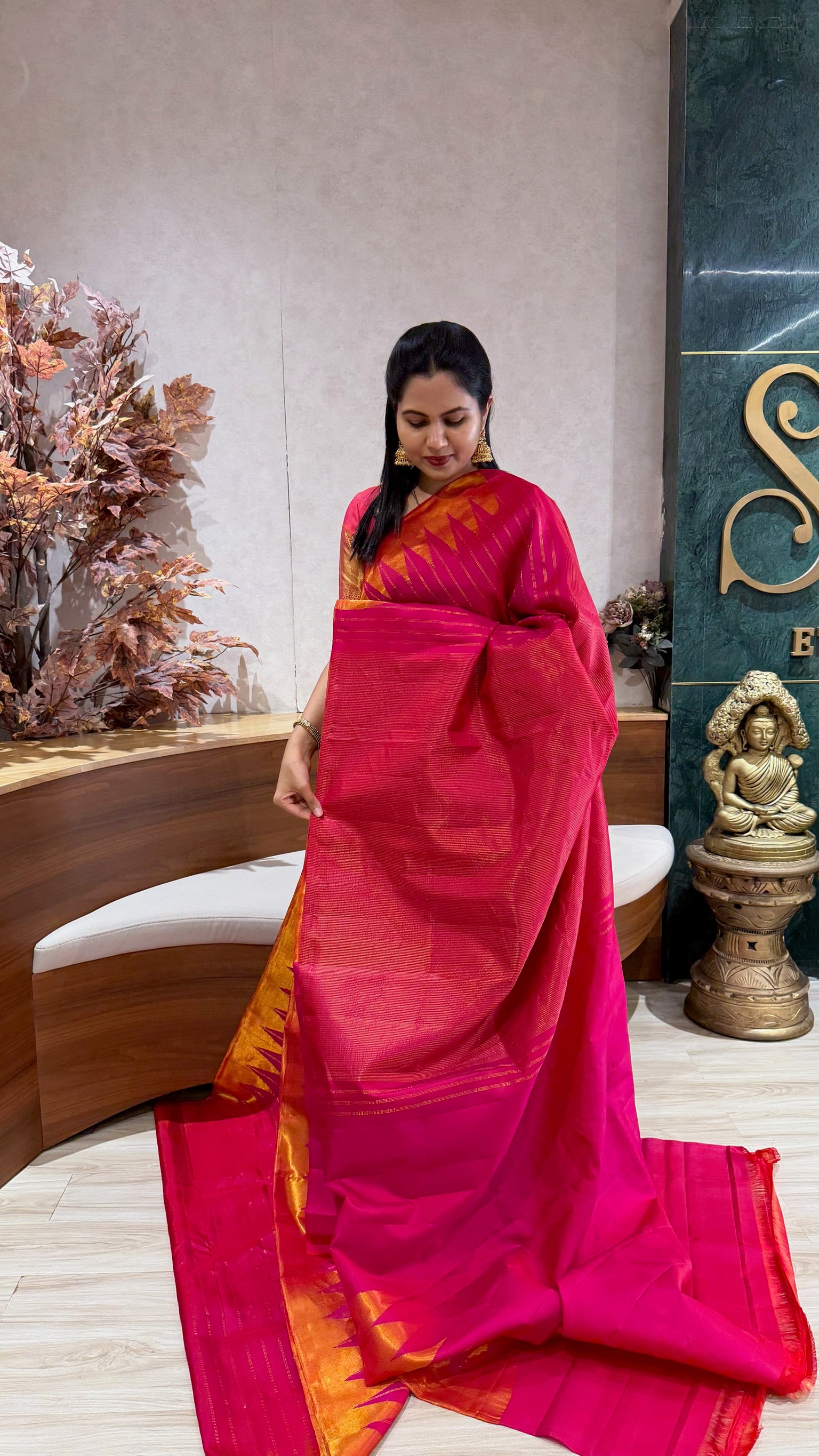 Handloom gadwal tissue border