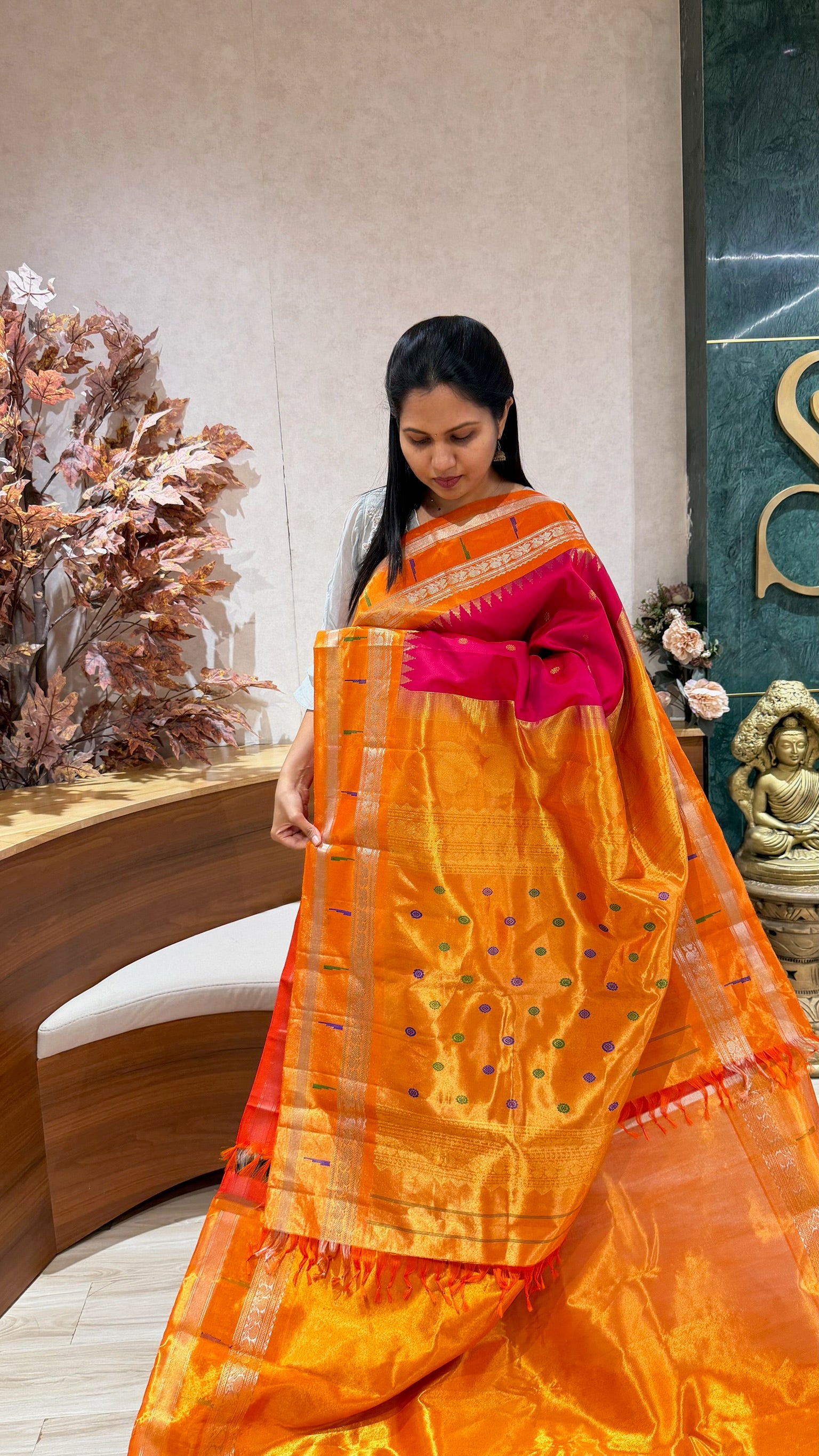 Handloom  Gadwal tissue muniya border