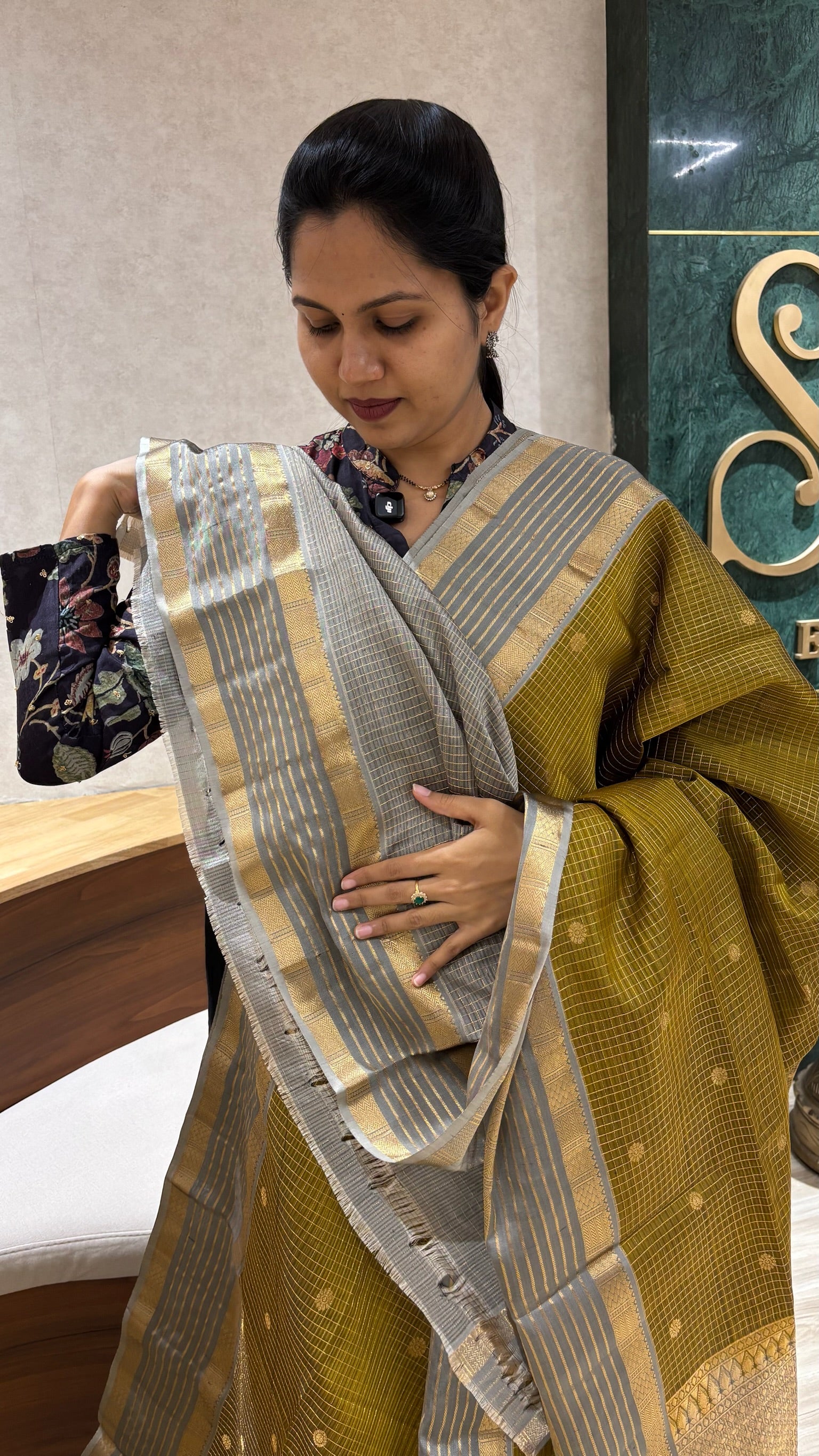 Light weight kanchi pattu