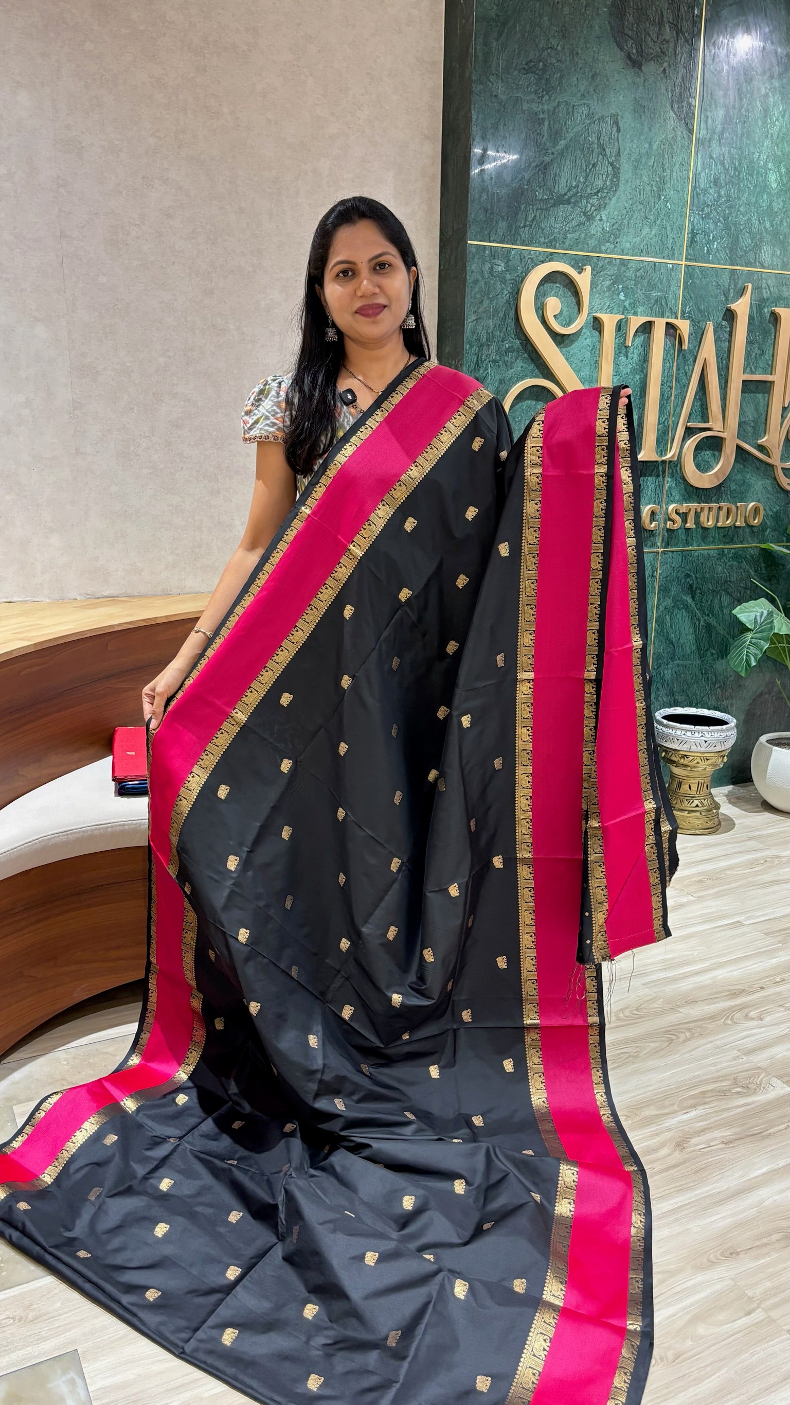 Semi pattu black