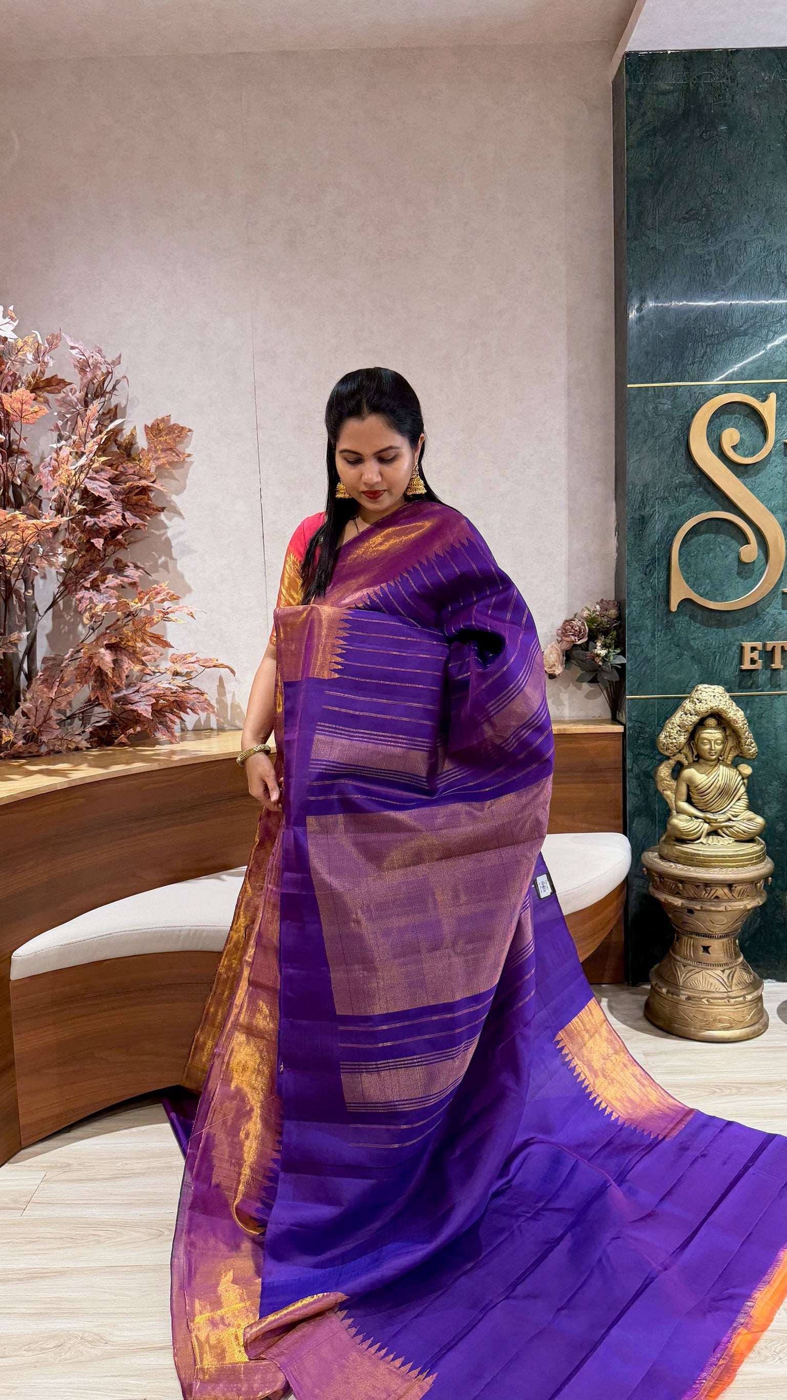 Handloom gadwal tissue border