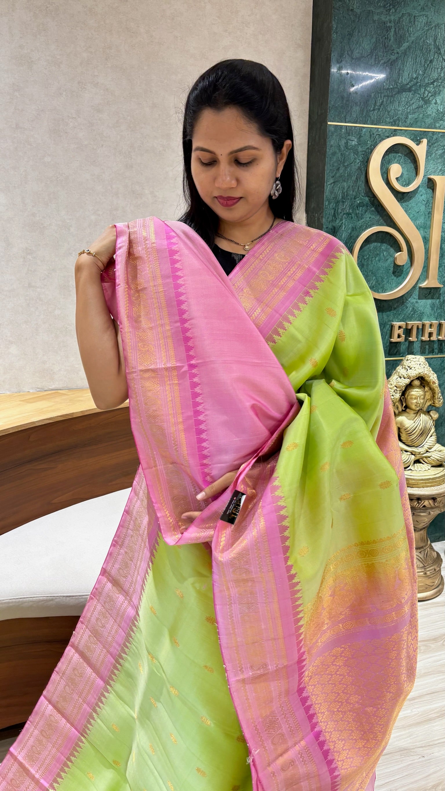 Handloom gadwal pattu
