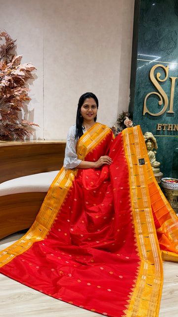 Handloom  Gadwal tissue muniya border
