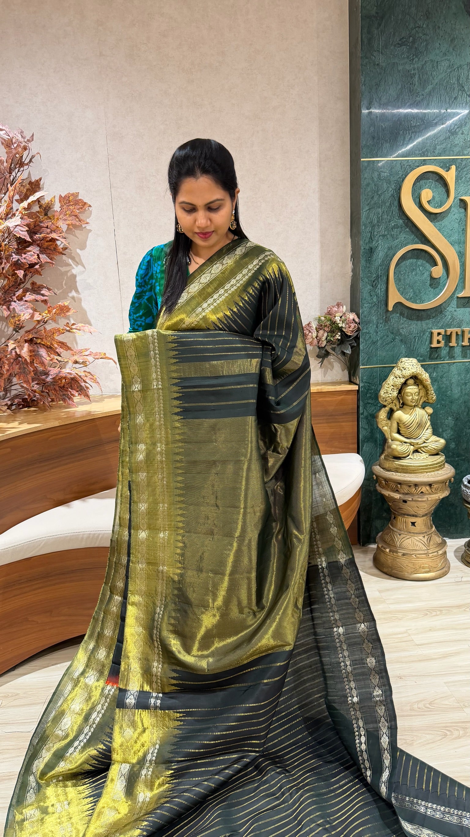 Handloom gadwal tissue border
