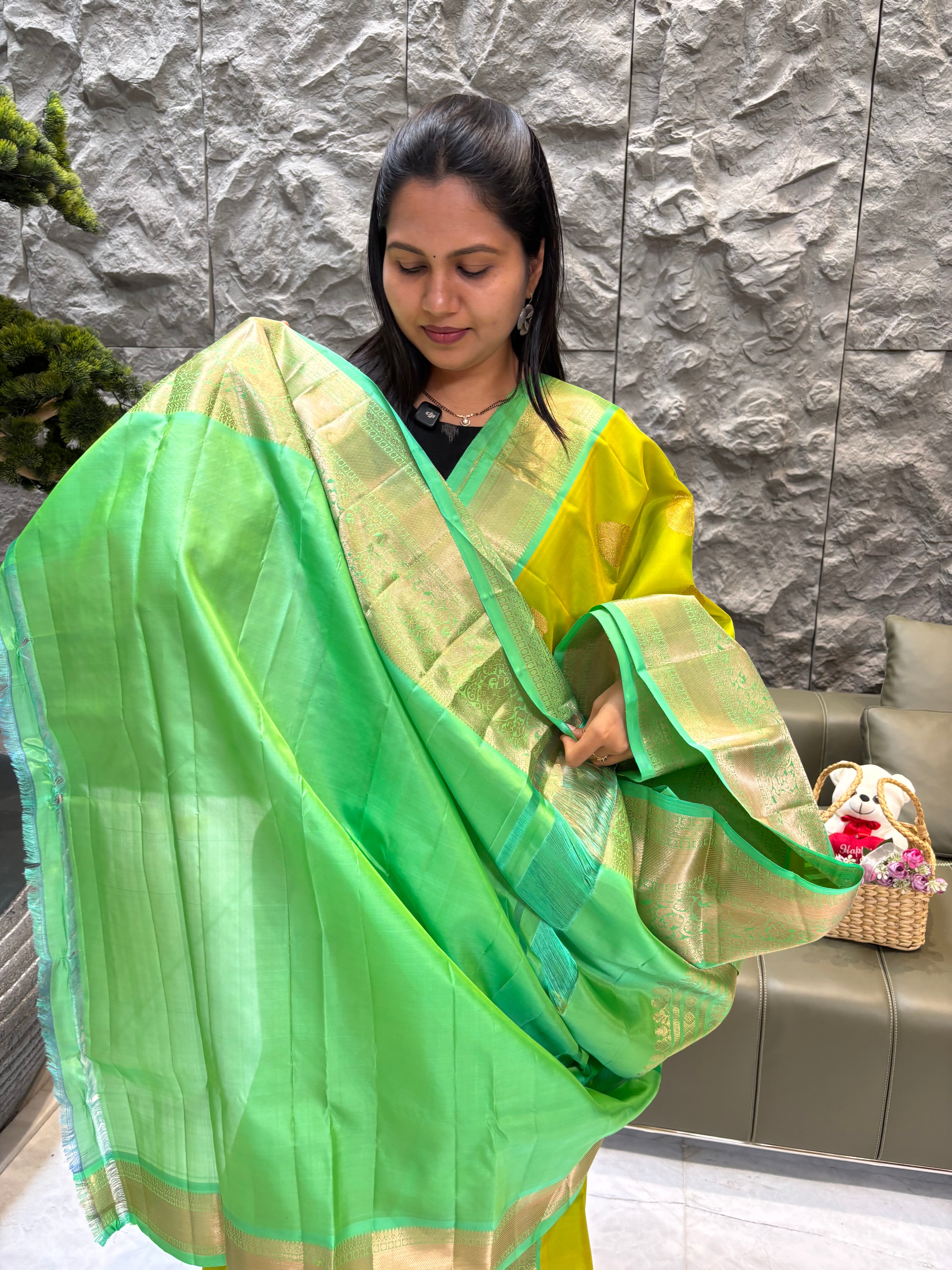 Kanchipattu parrot green -sea green