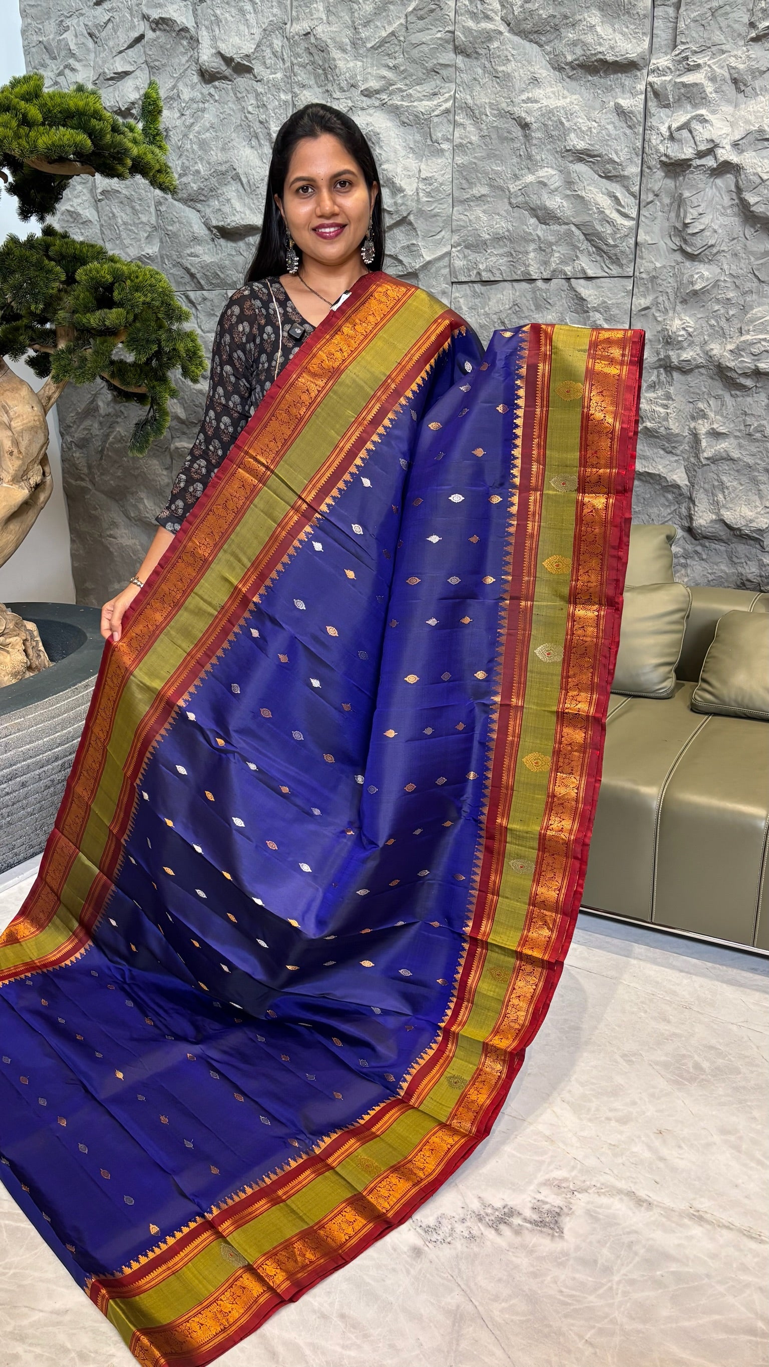 Pure handloom gadwal pattu dark blue