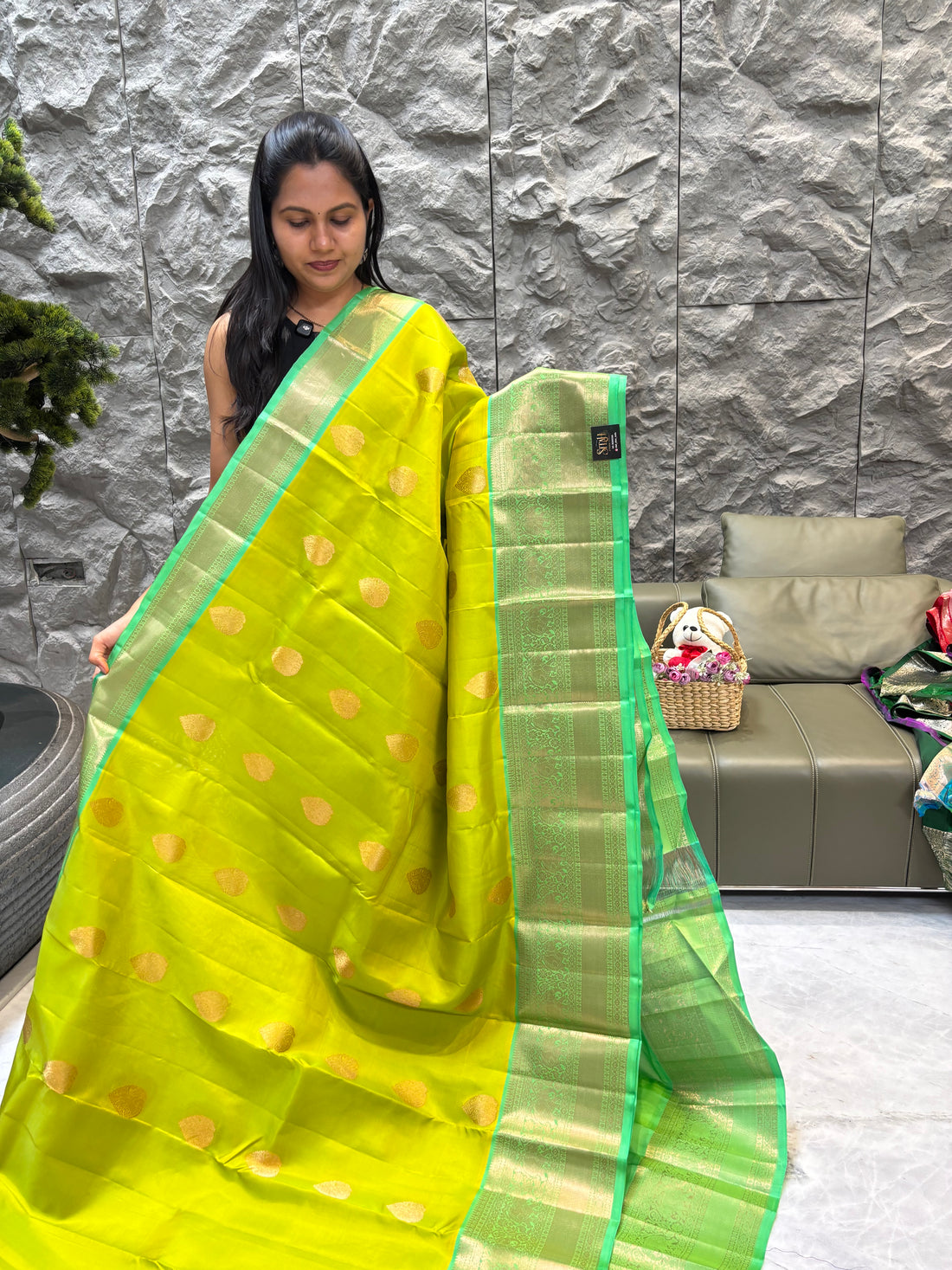 Kanchipattu parrot green -sea green