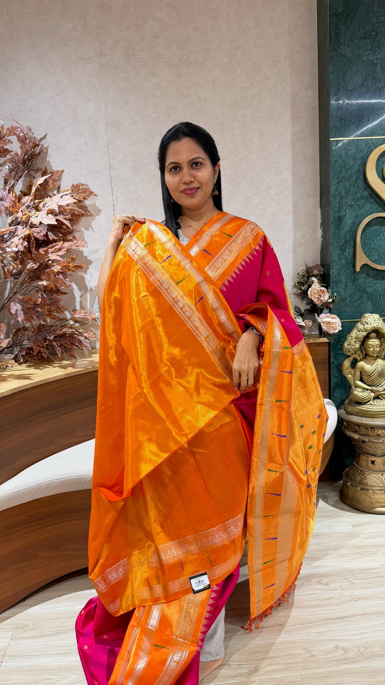Handloom  Gadwal tissue muniya border