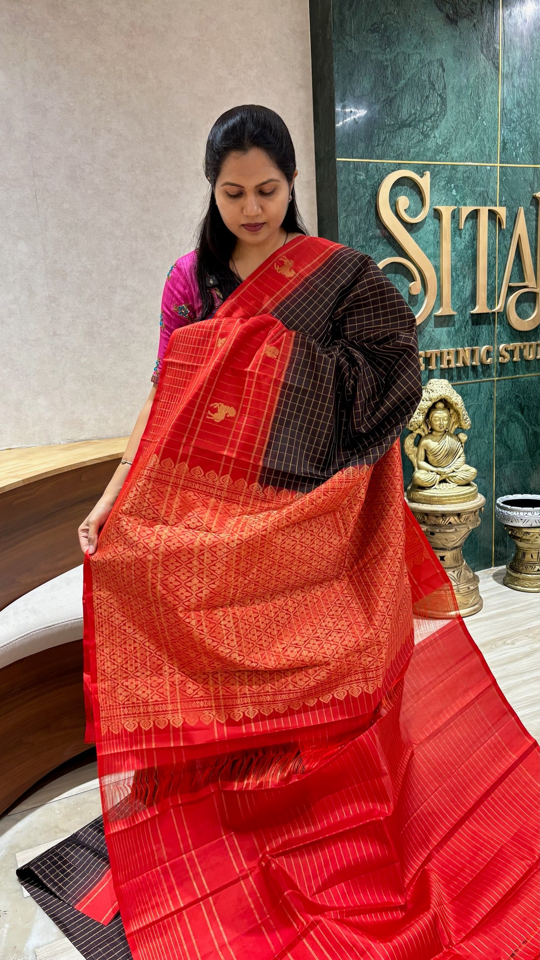 Handloom kanchi pattu
 snuff-red
