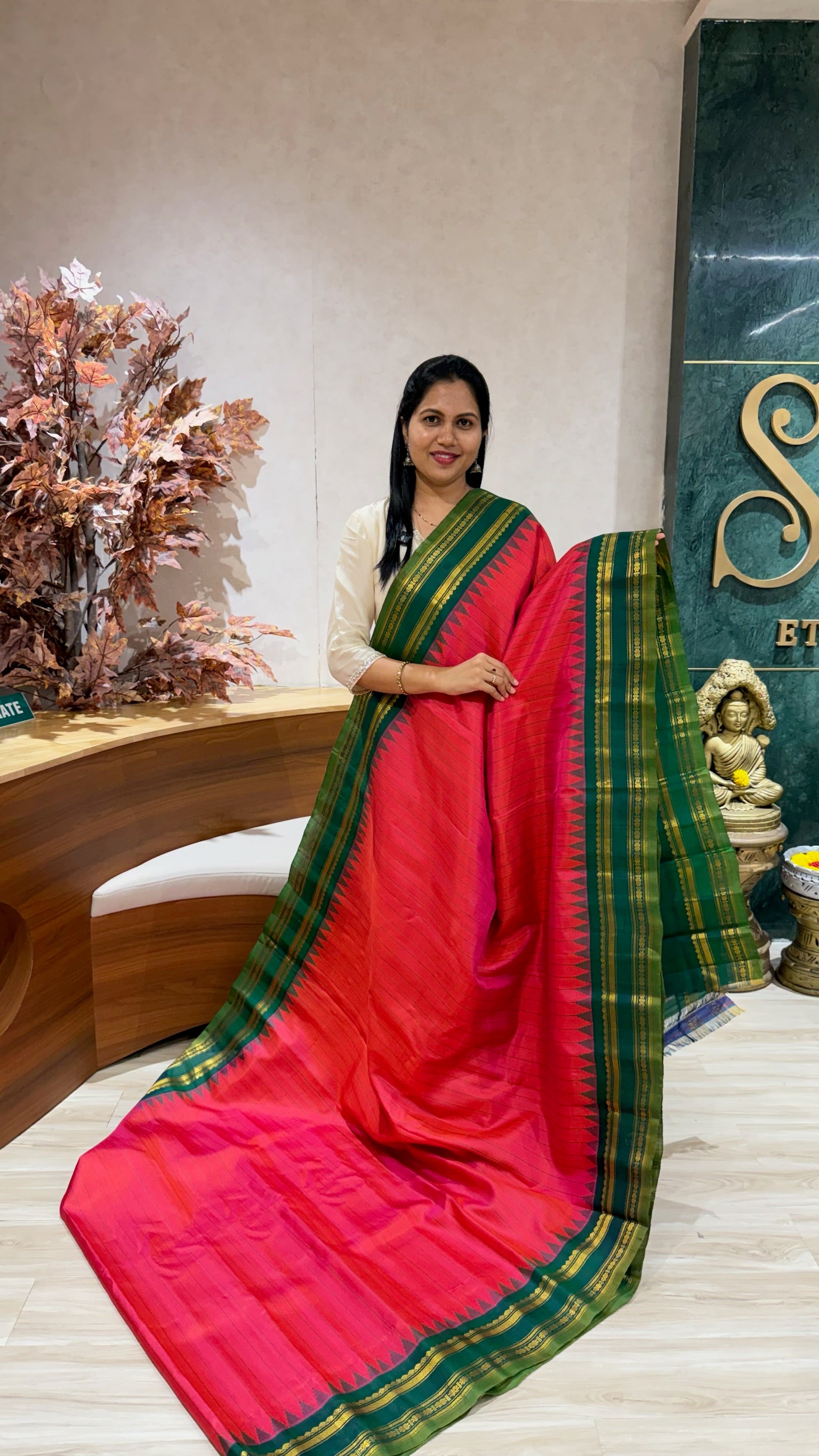 Handloom gadwal pattu