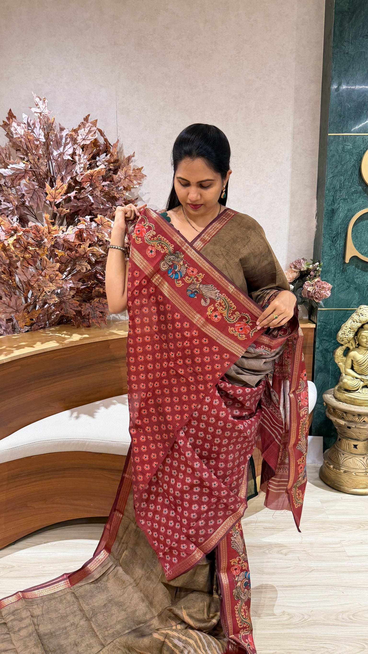 Causal drape Tanjore print