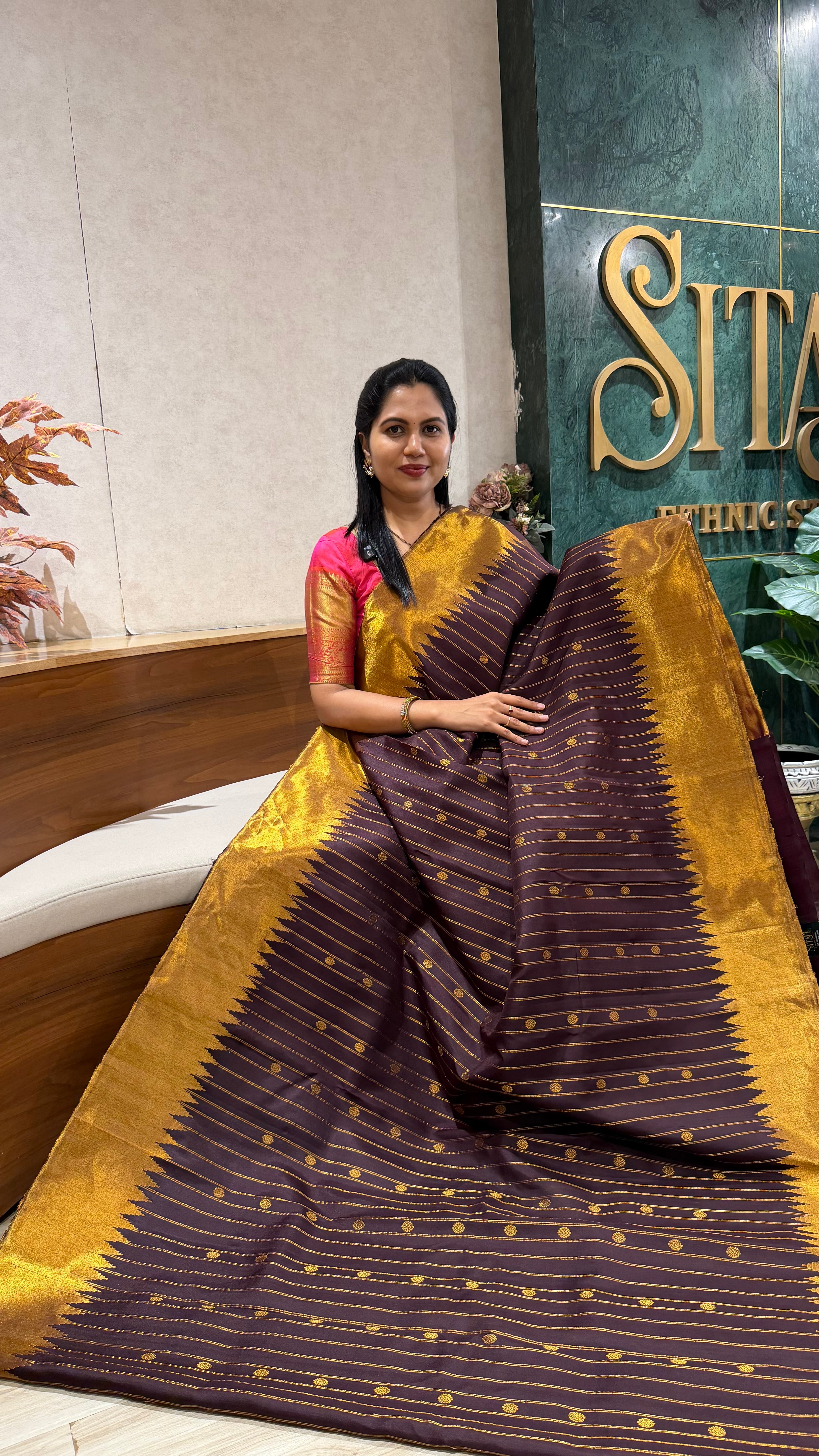 Handloom gadwal tissue border