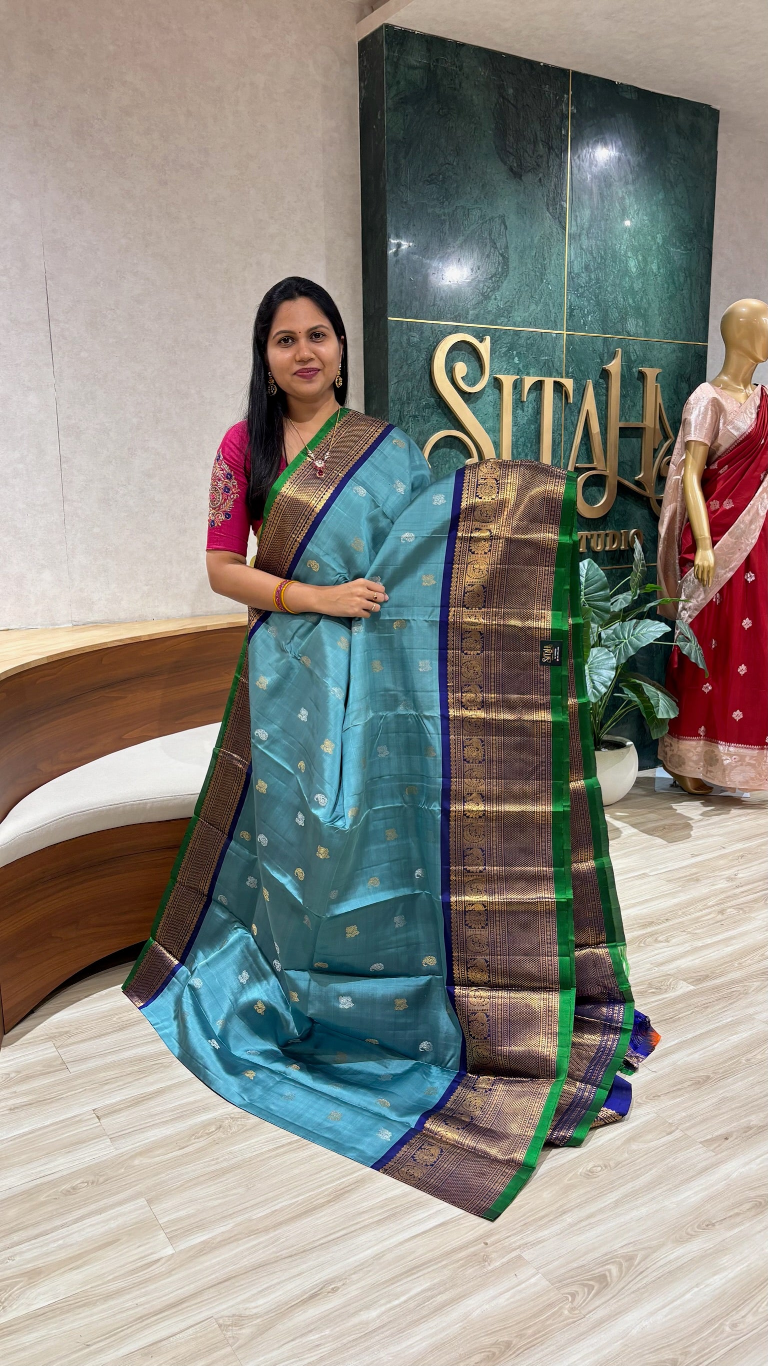 Handloom gadwal pattu with kanchi borders