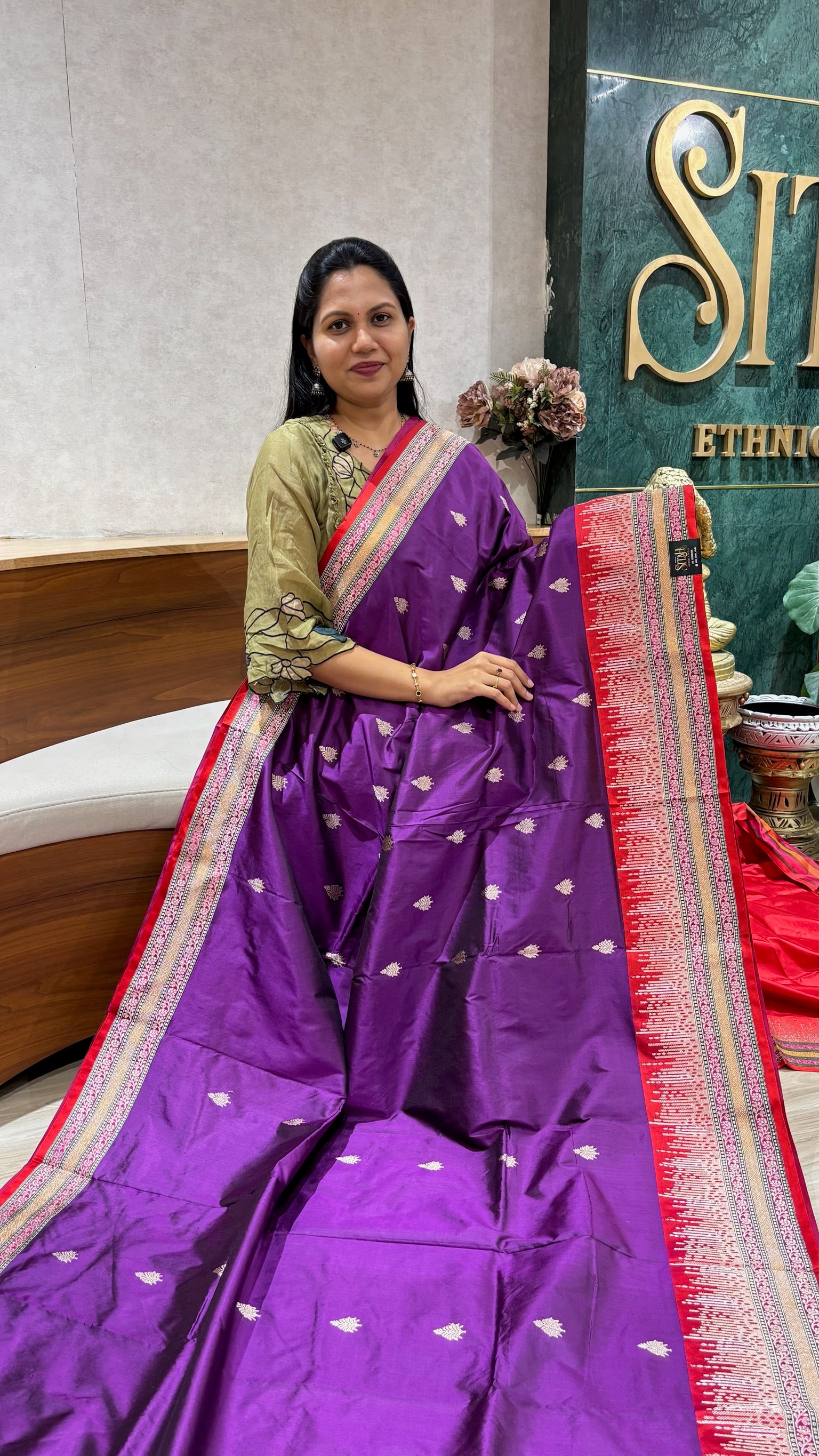 Premium banarasi pattu