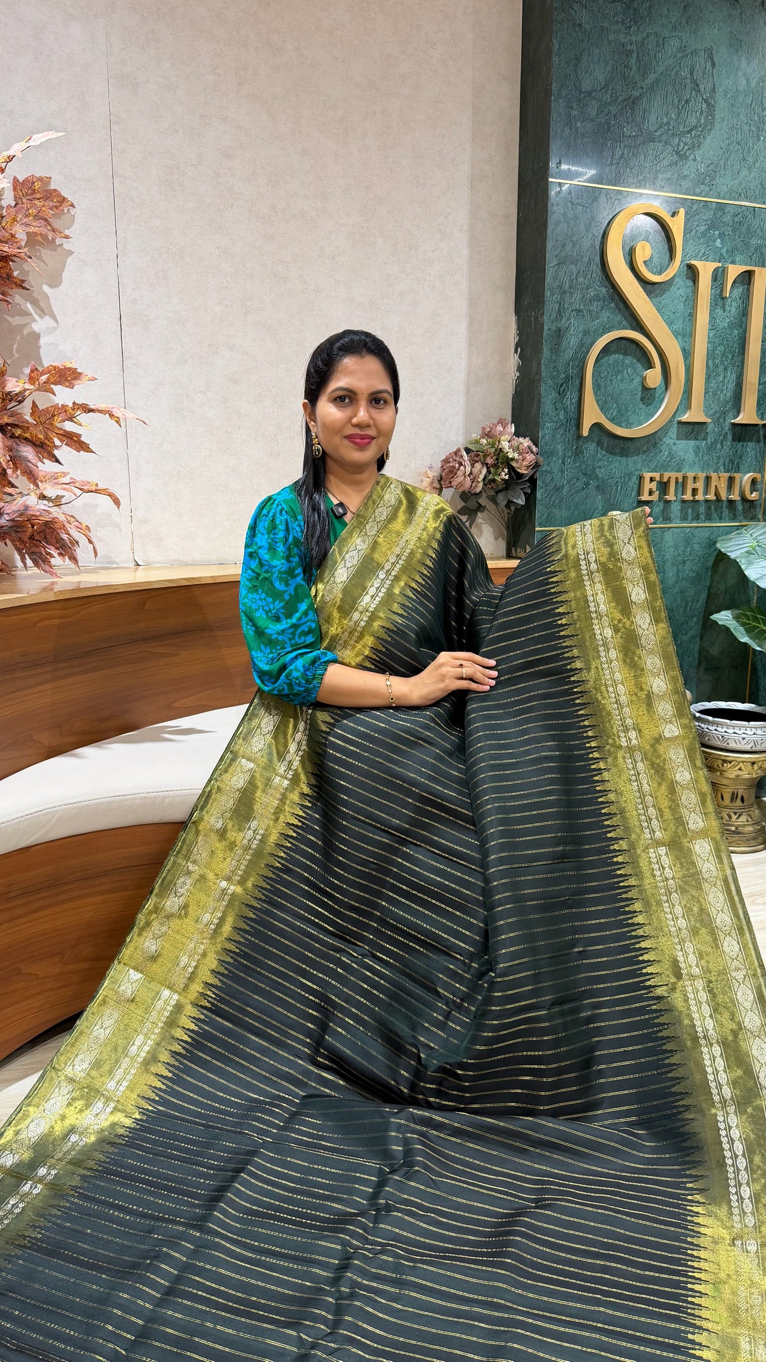 Handloom gadwal tissue border