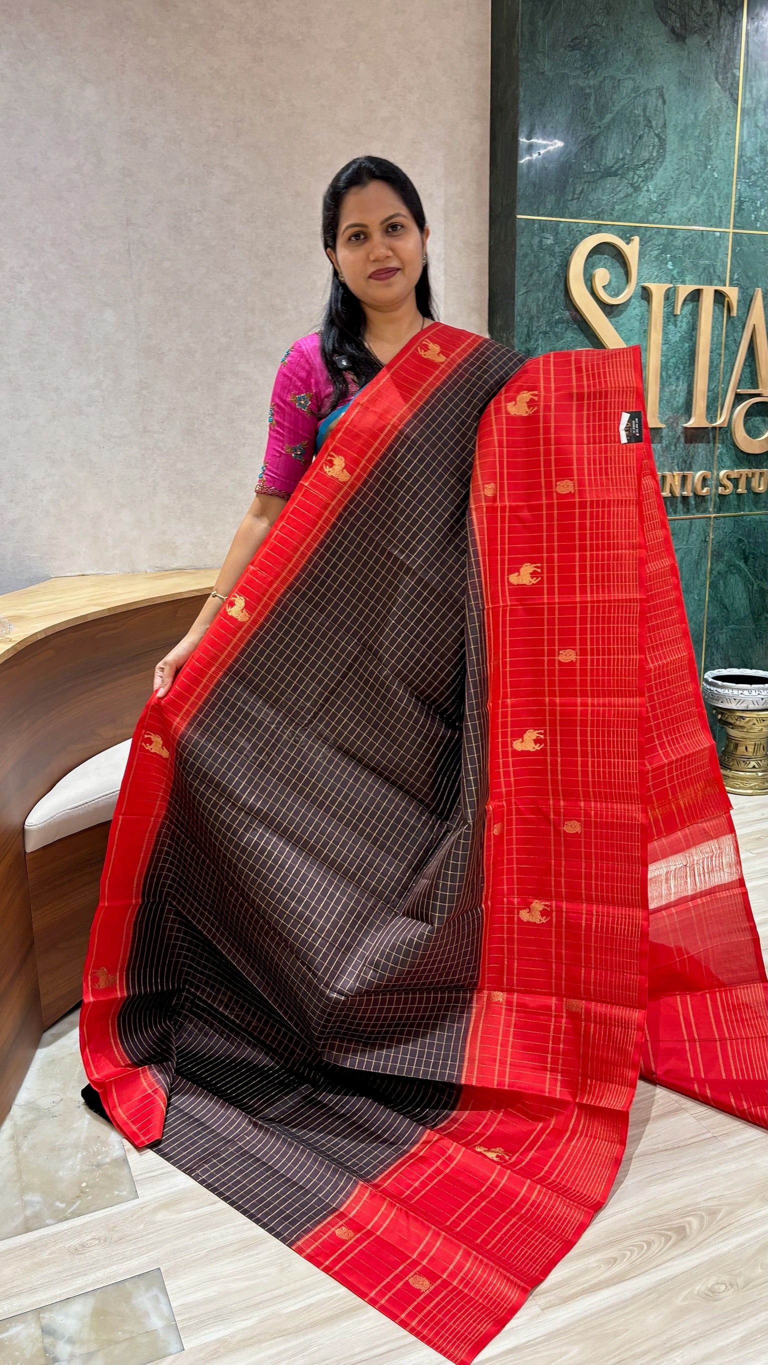 Handloom kanchi pattu
 snuff-red