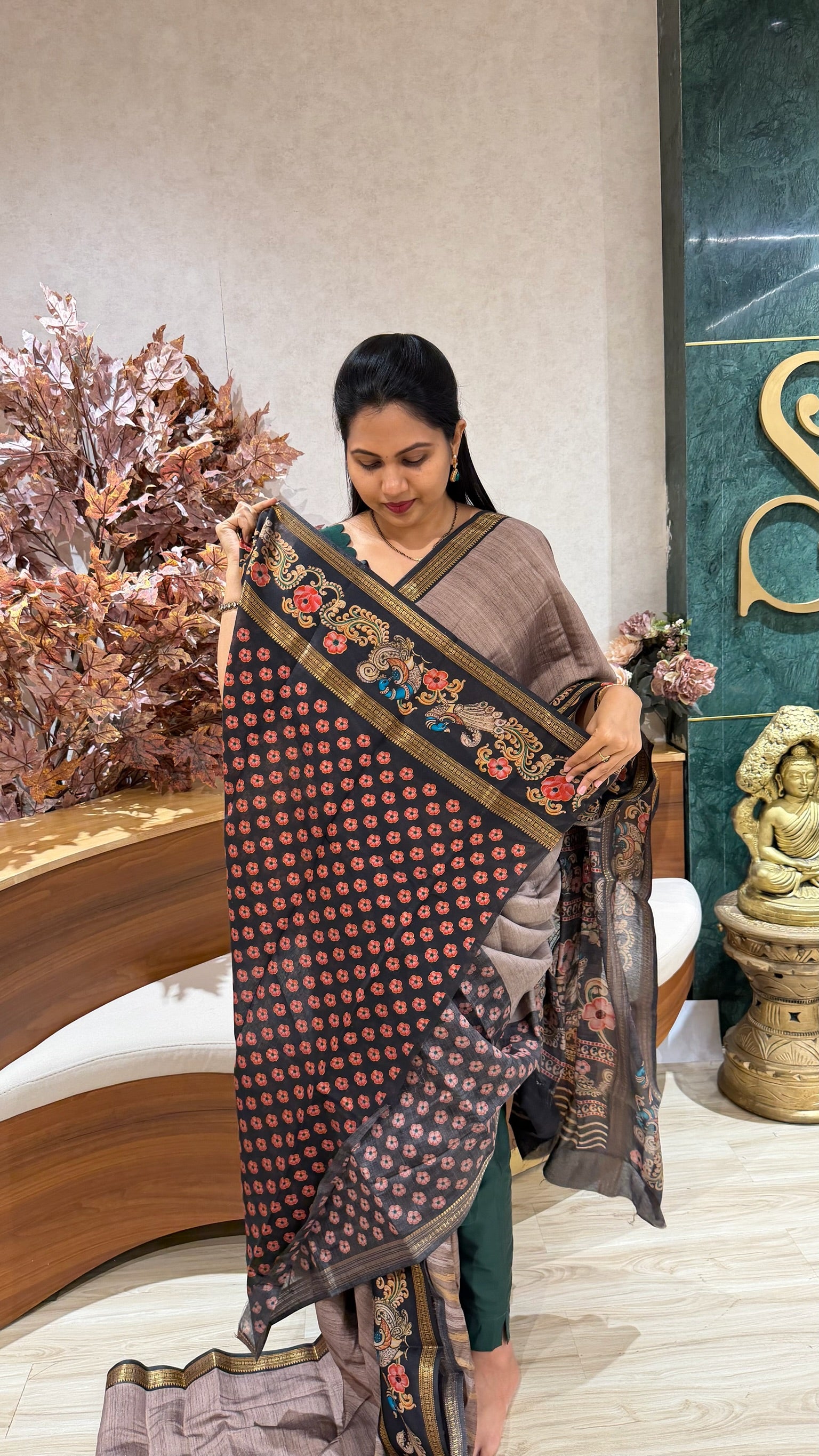 Causal drape Tanjore print