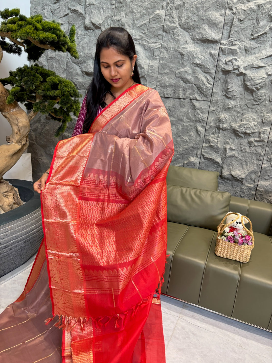Mangalgiri pattu chiku -red