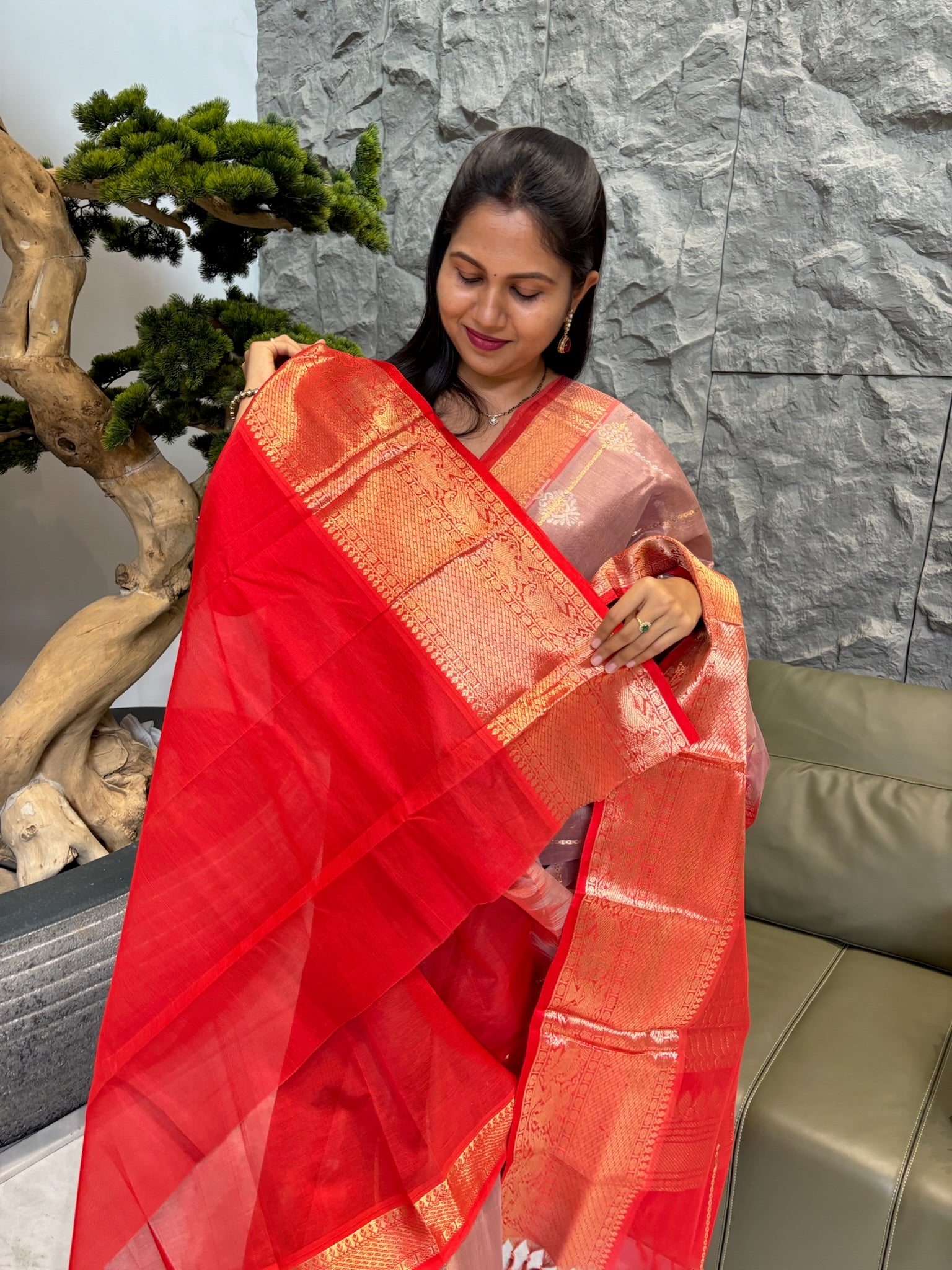 Mangalgiri pattu chiku -red